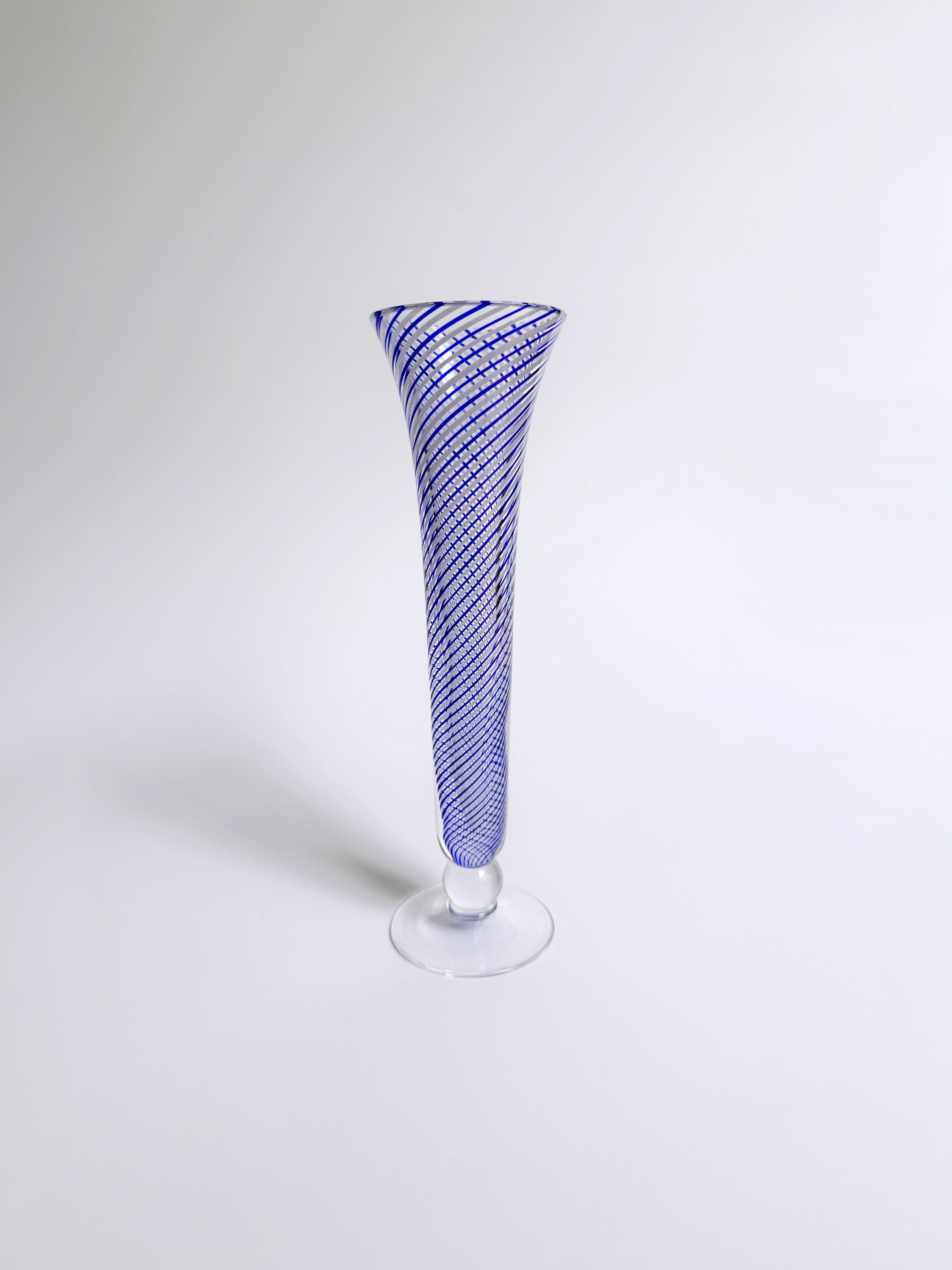 Vintage Pasabahce Blumenvase Glas Weiß Blau