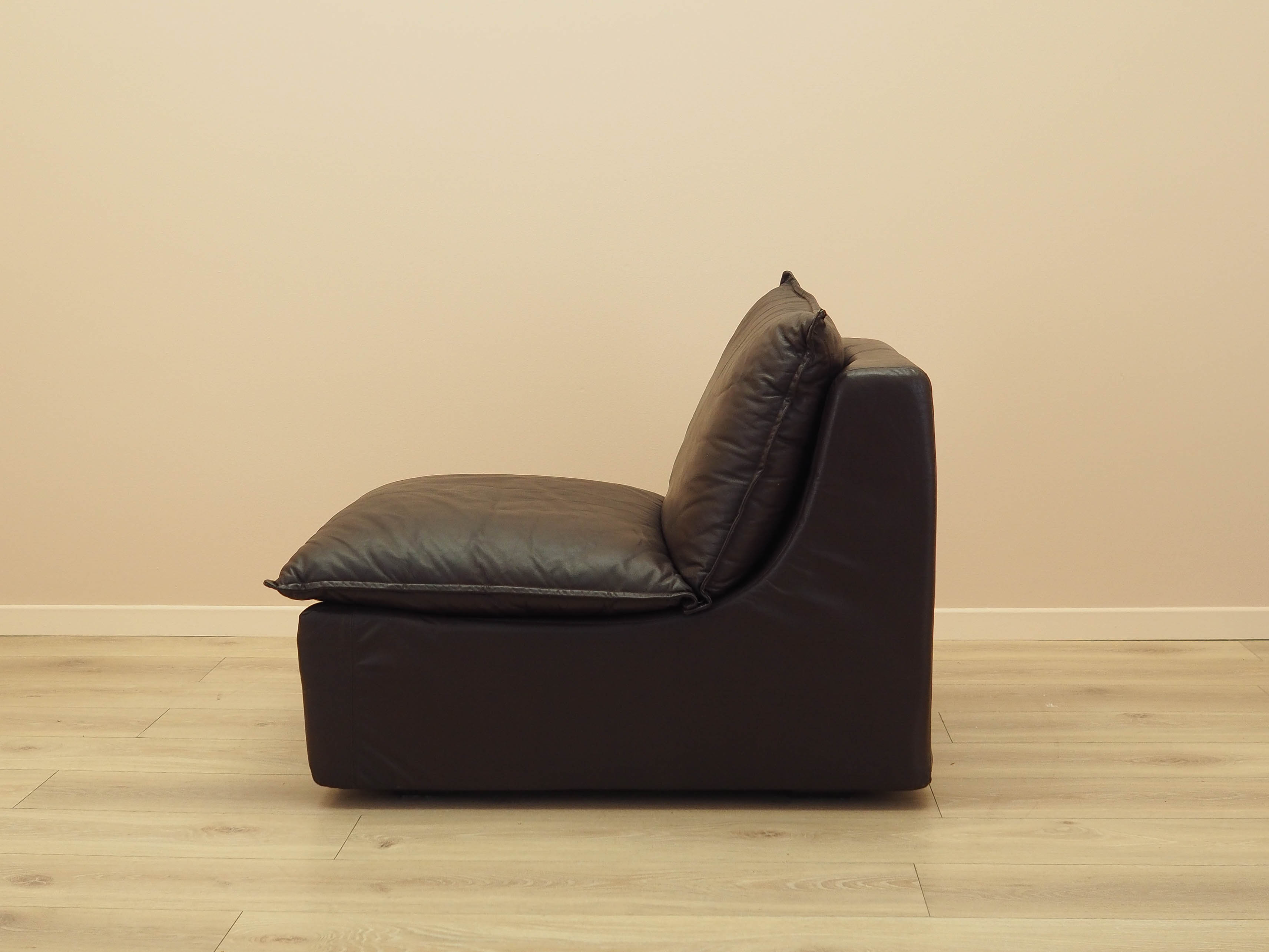 Leather armchair Brown
