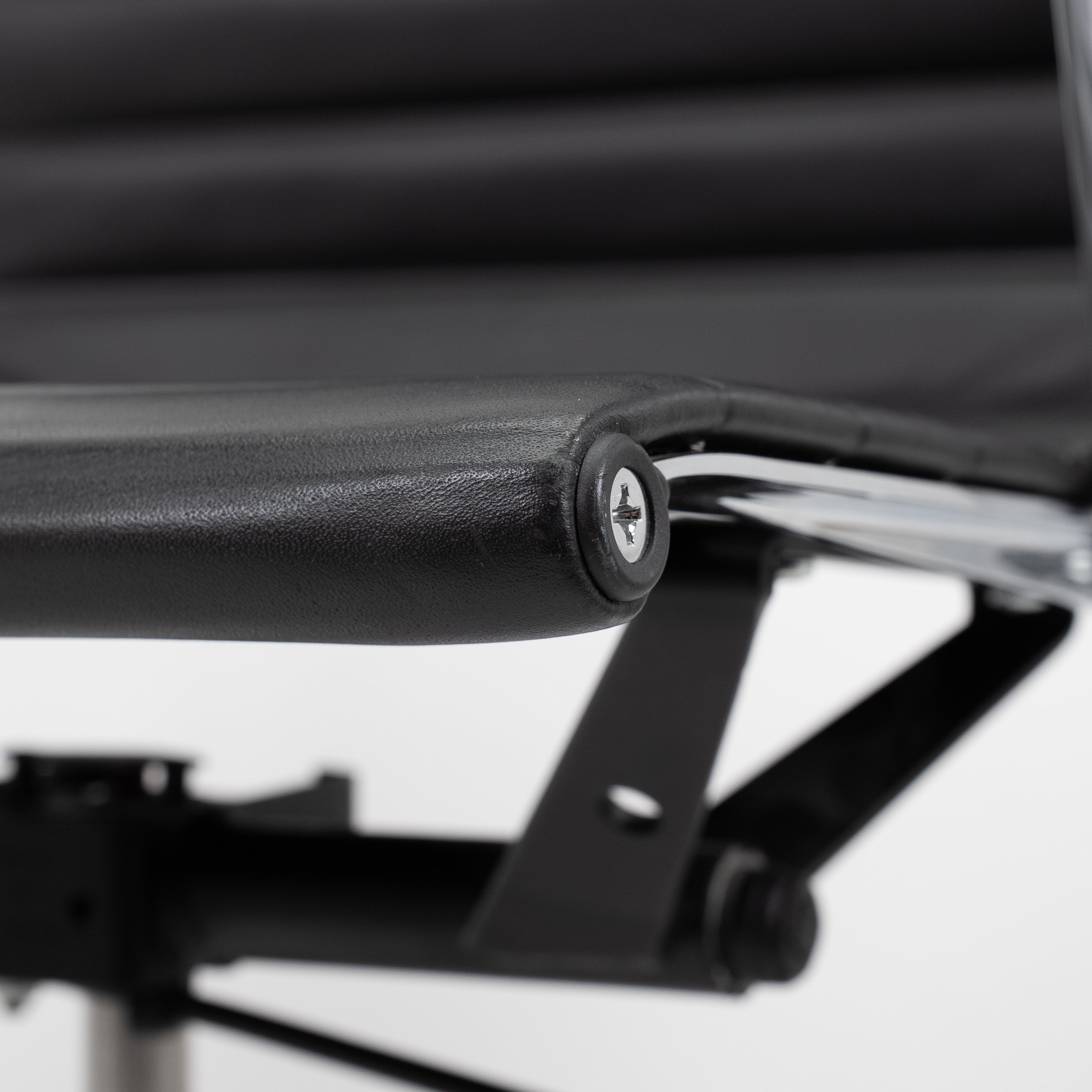 EA117 Bürostuhl Schwarz von Vitra