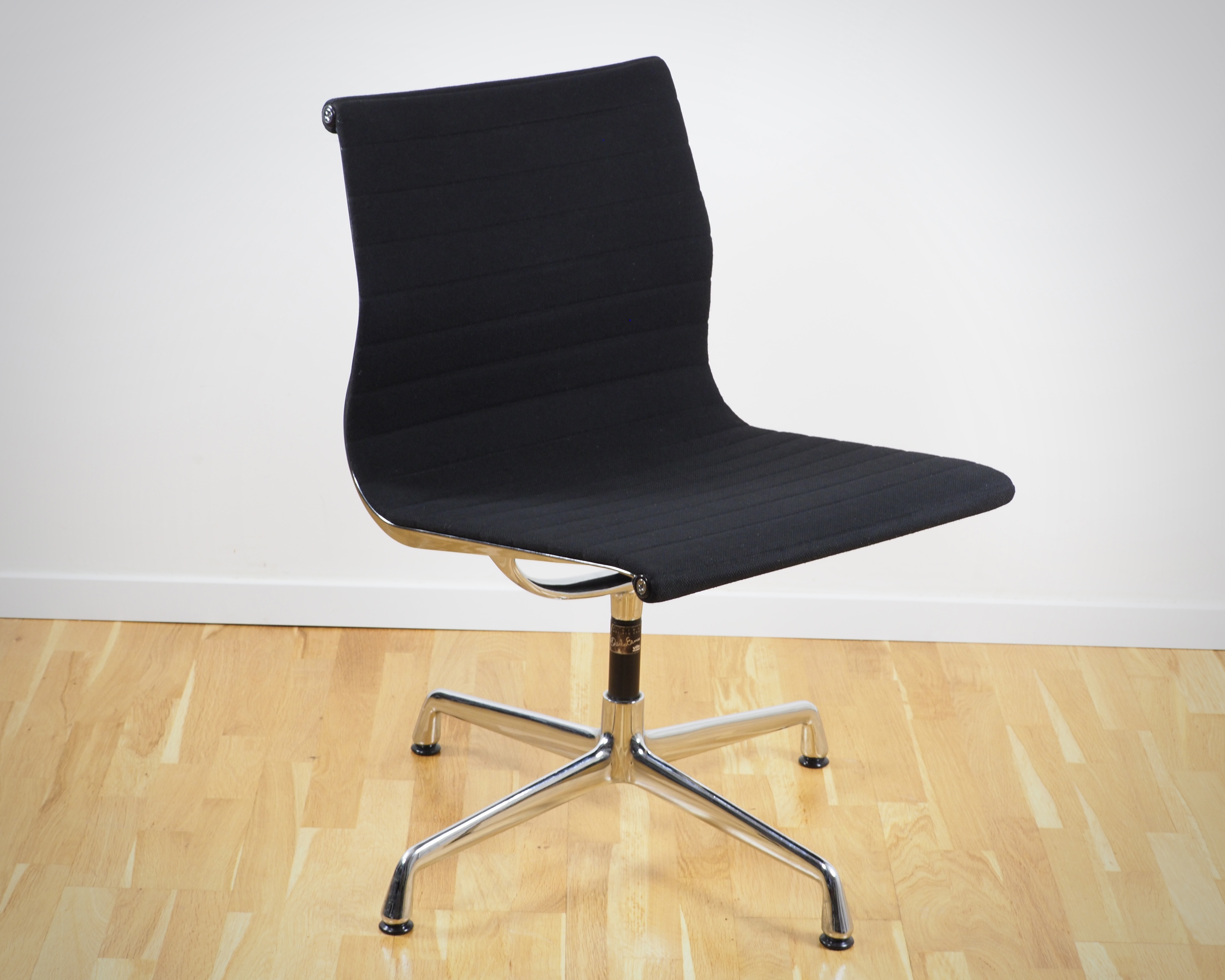 Aluminium Chair EA 101 Hopsack Schwarz