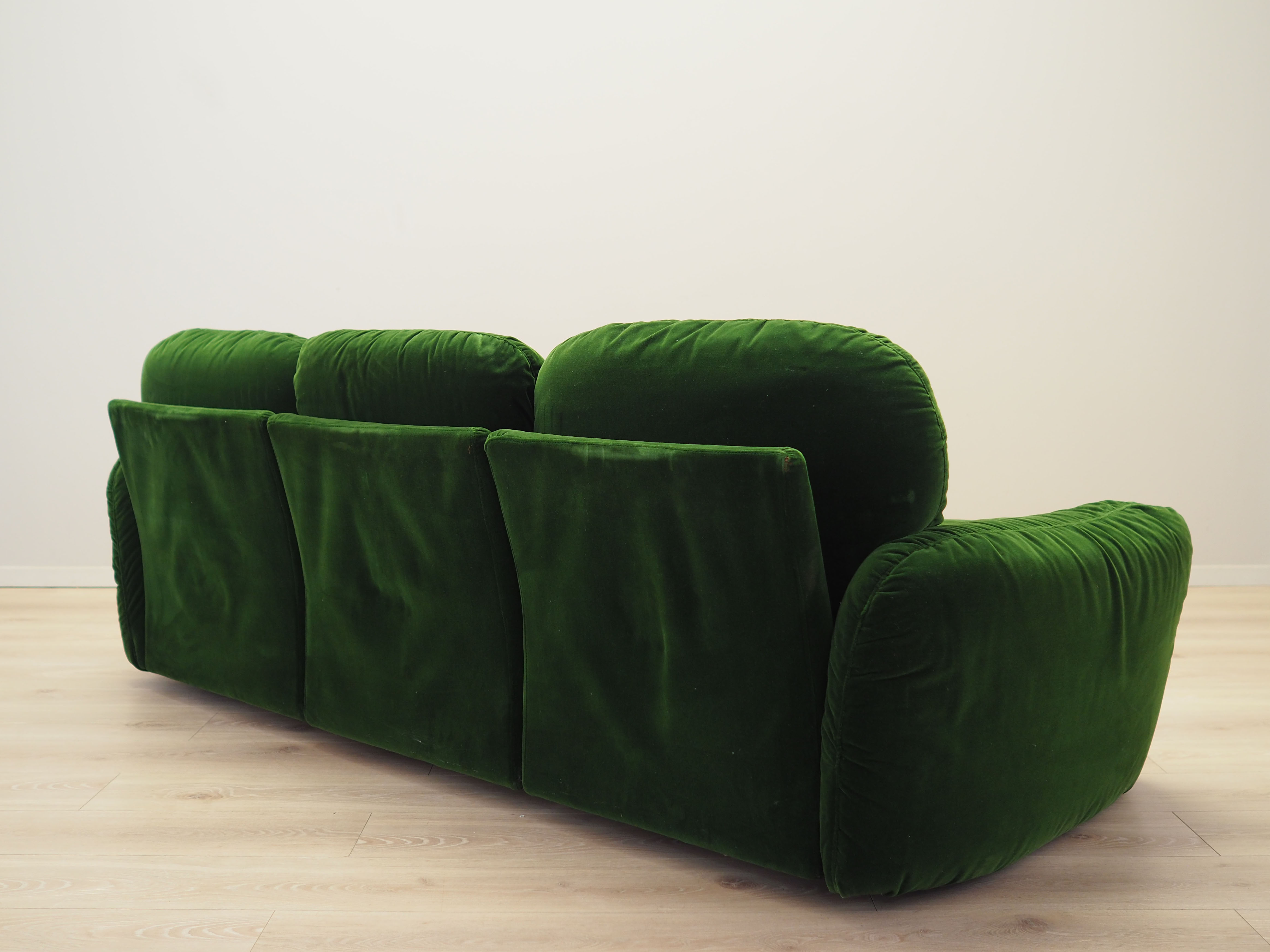 3-Sitzer Sofa Velours Grün 1970er Jahre