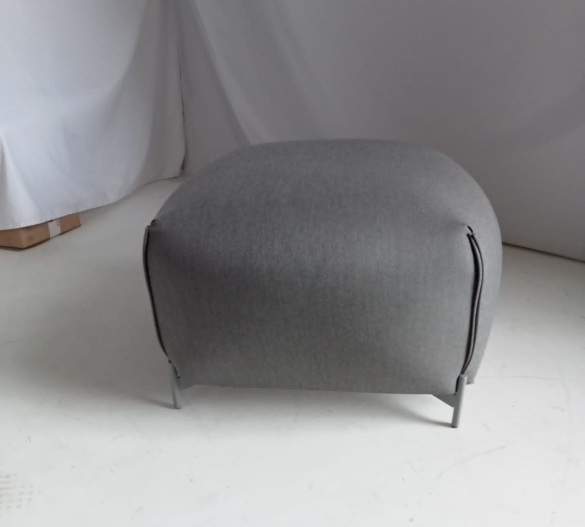 Mochi Pouf Textil Metall Grau