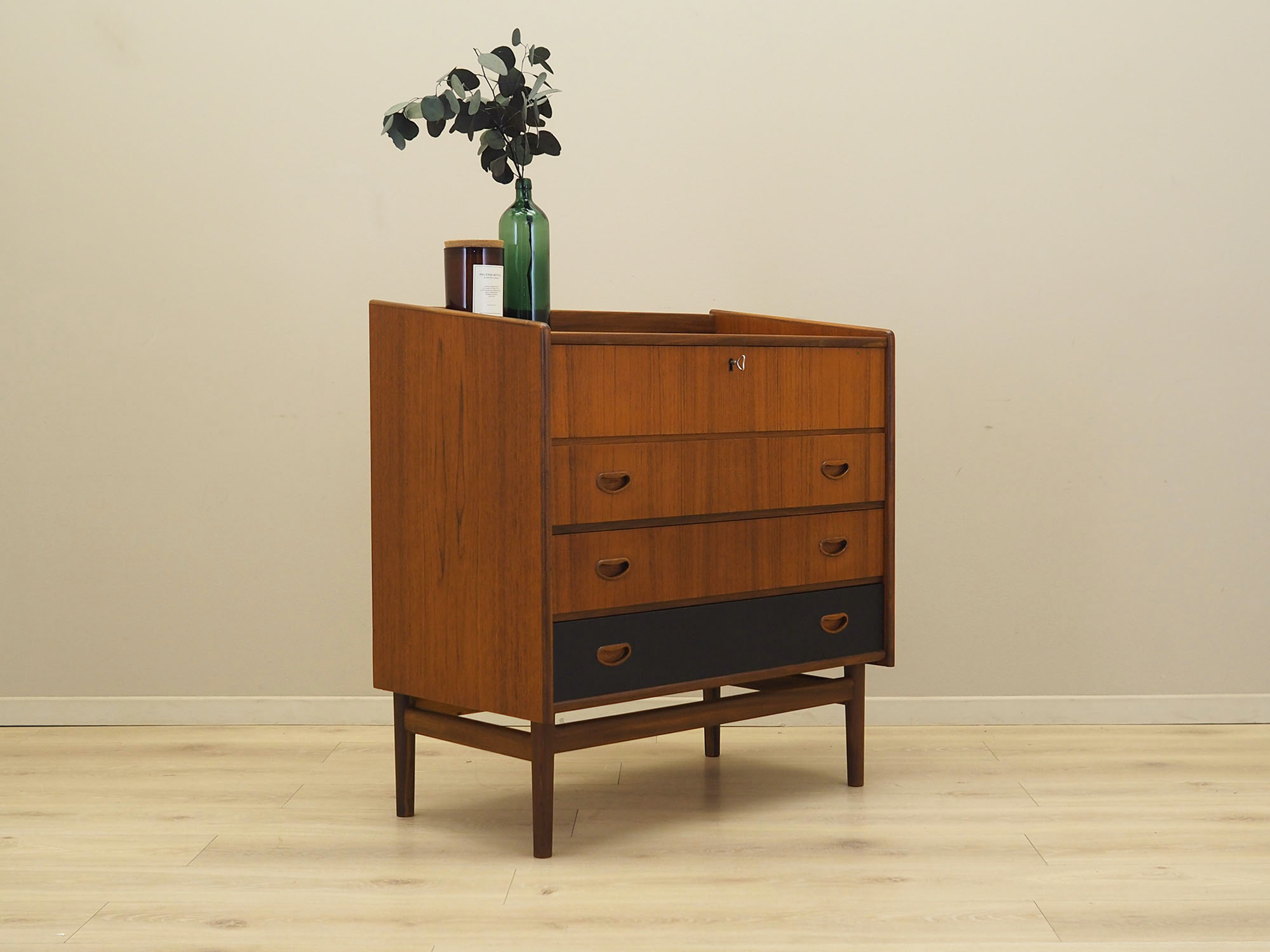 Chest of drawers Teak wood 1970s