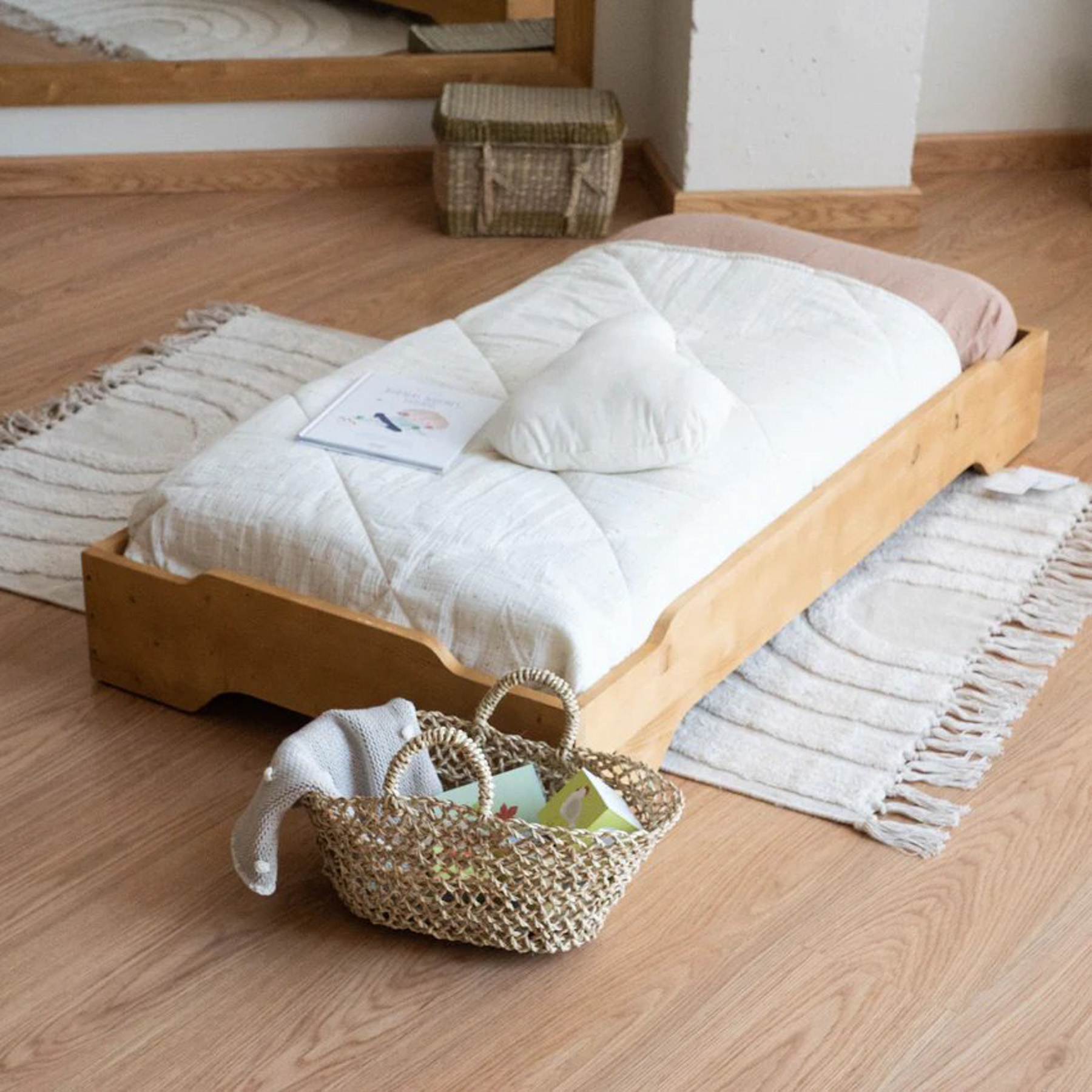 Lume Montessori Bett Holz Sand