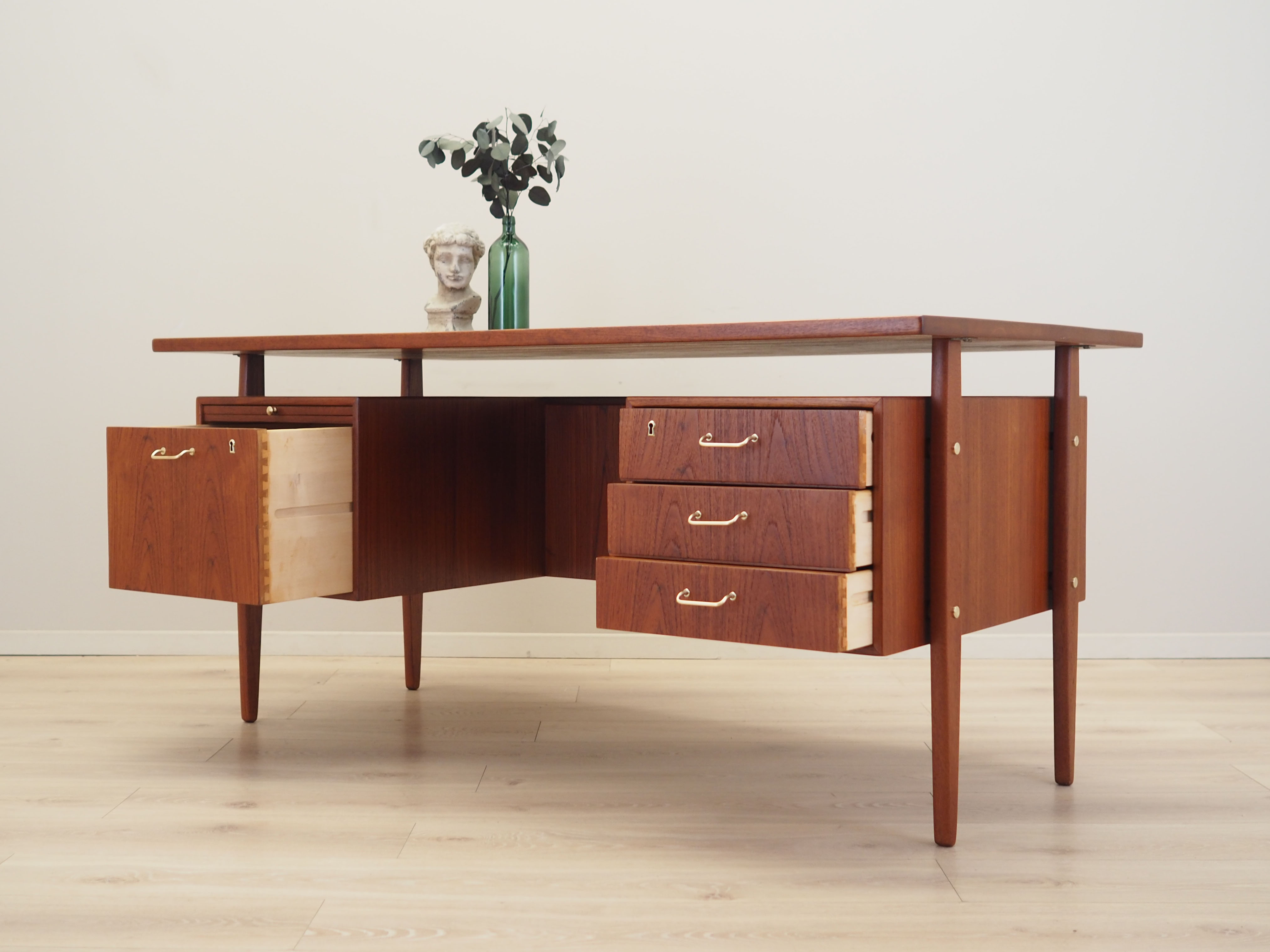 Schreibtisch Teakholz 1970er Jahre