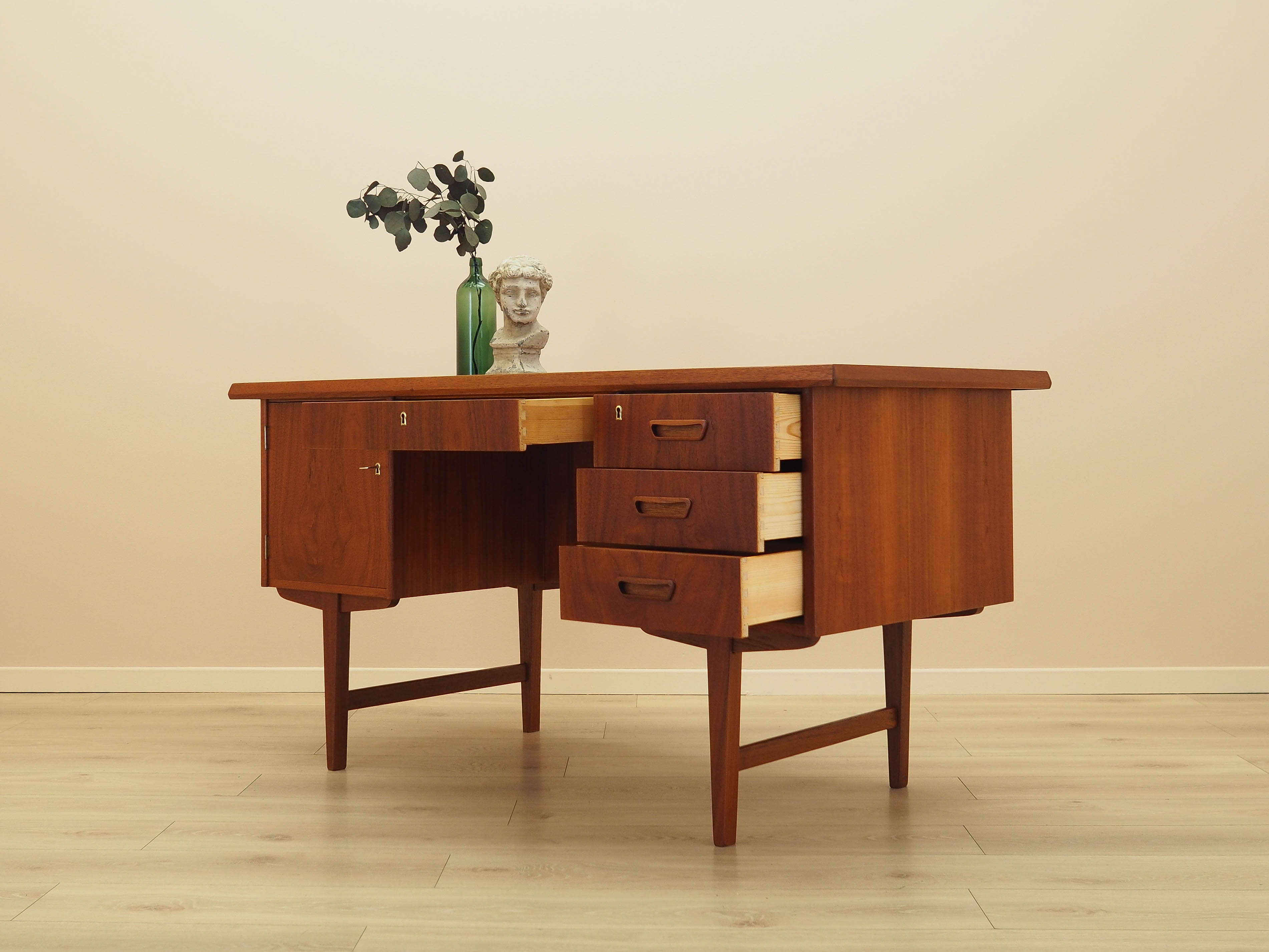 Teak-Schreibtisch 1970er Jahre 