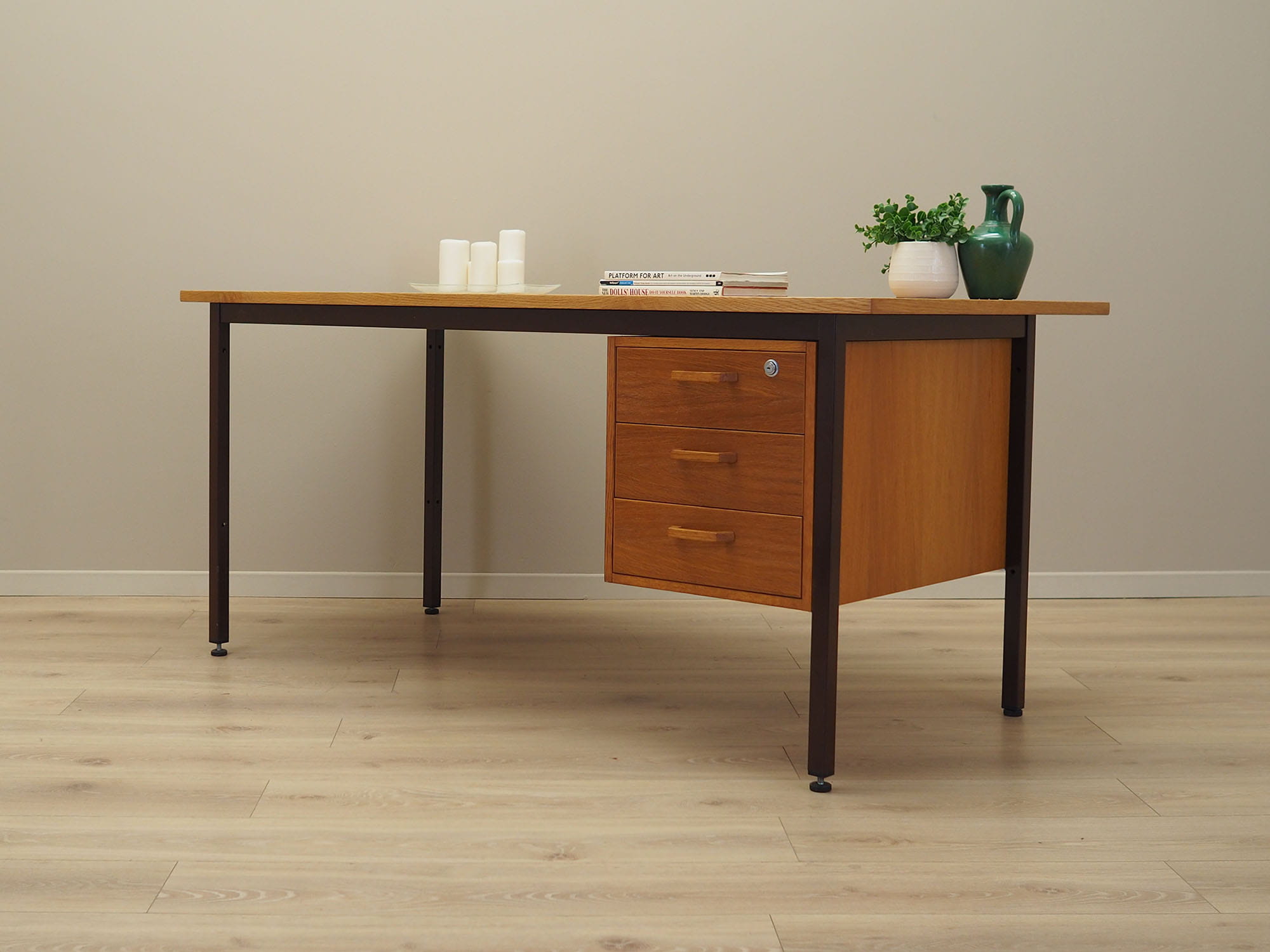 Vintage Schreibtisch Eschenholz Metall Braun 1970er Jahre