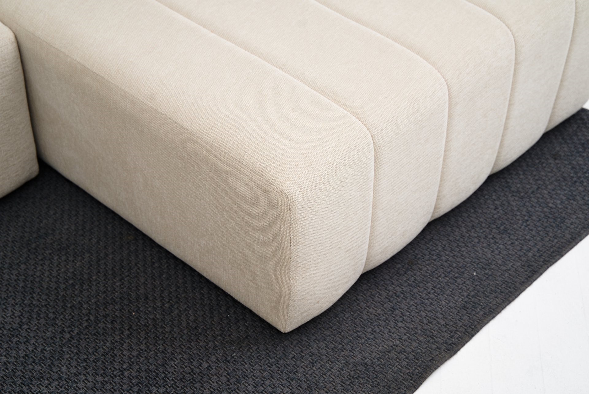 Beyza Sofa Récamiere Rechts mit Hocker Creme