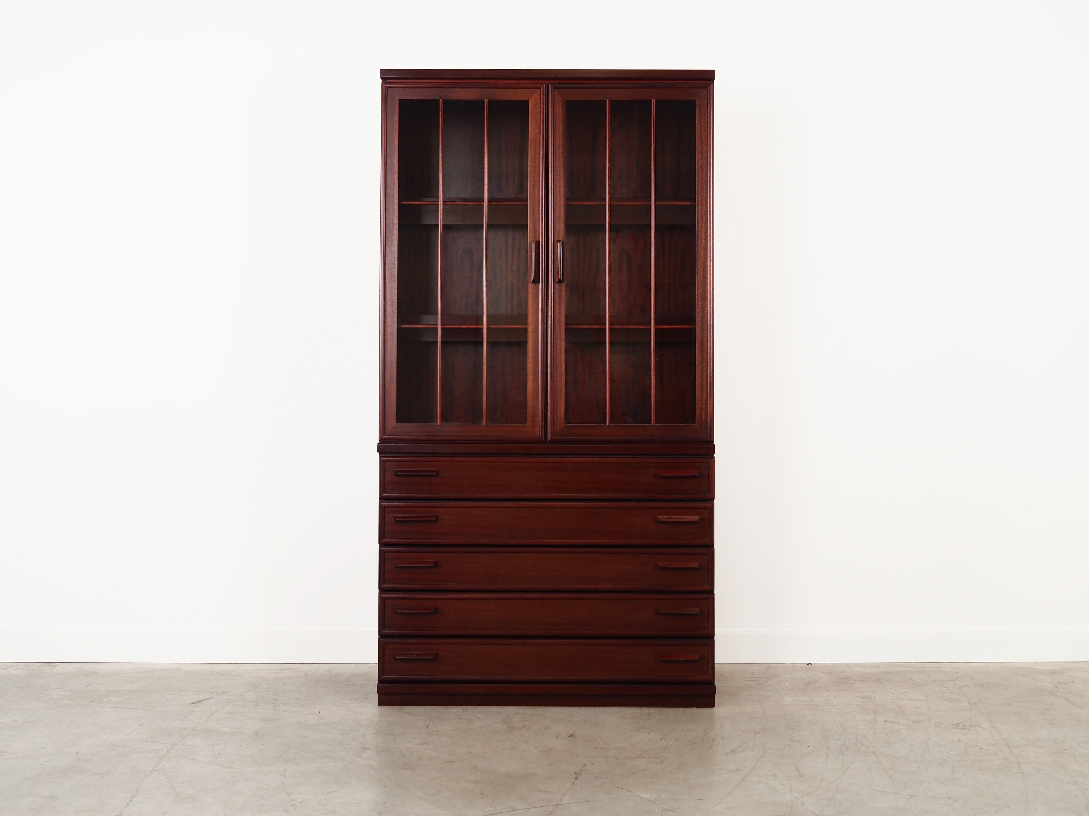 Mahogany showcase 1970 Jahre