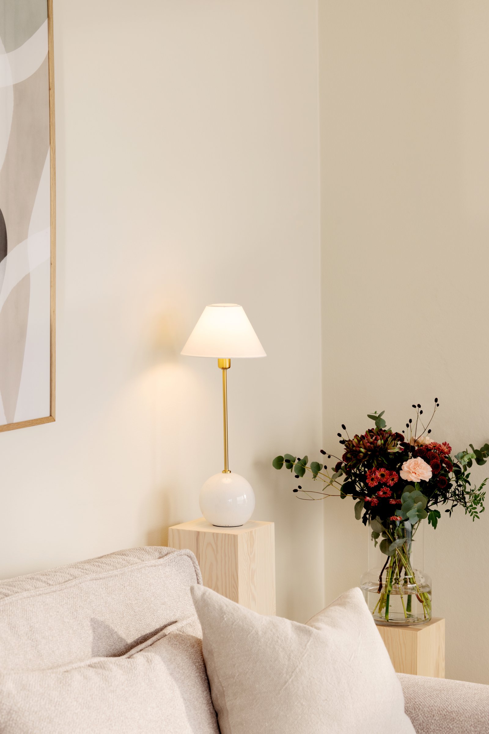 Iris Table Lamp White Ø 20cm