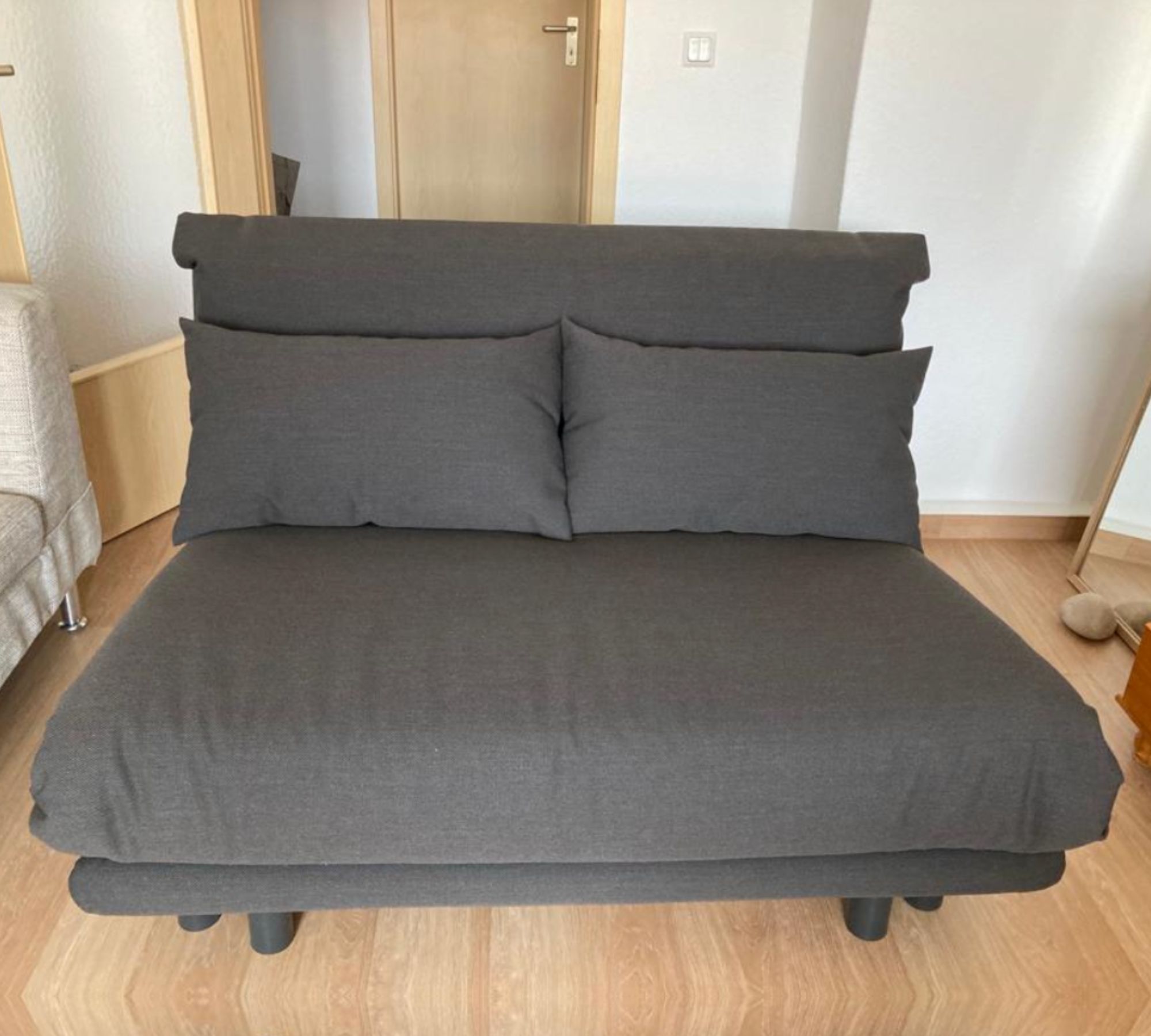 Ligne Roset Multy Schlafsofa mit Keilkissen Stoff Anthrazit 