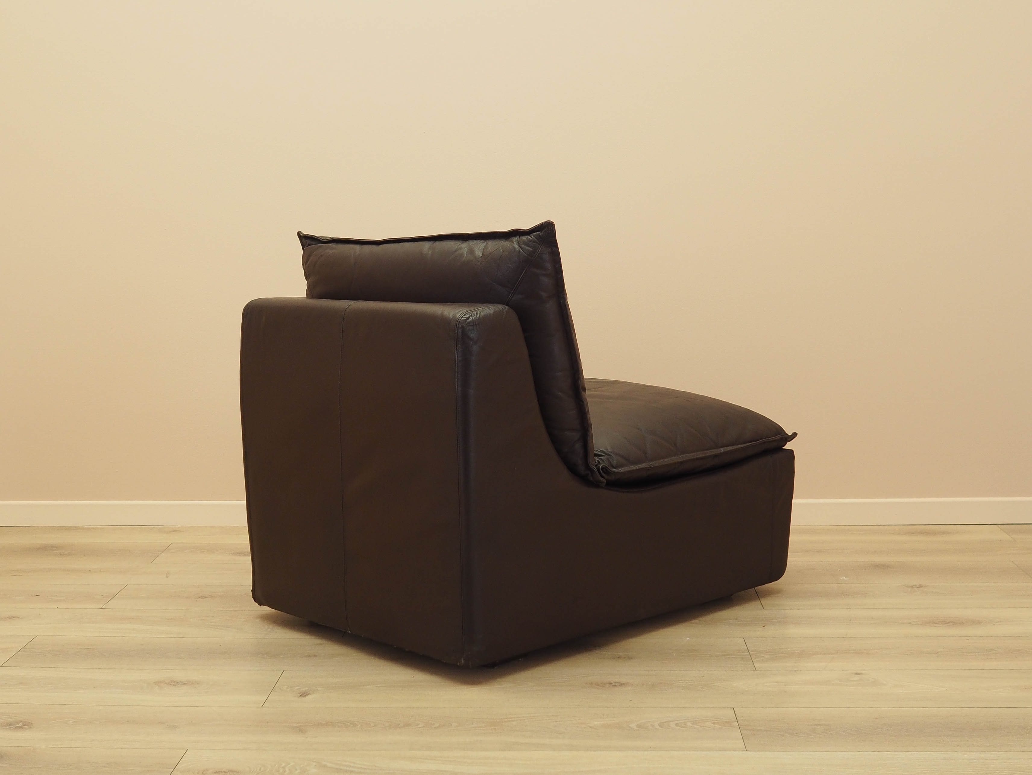 Leather armchair Brown