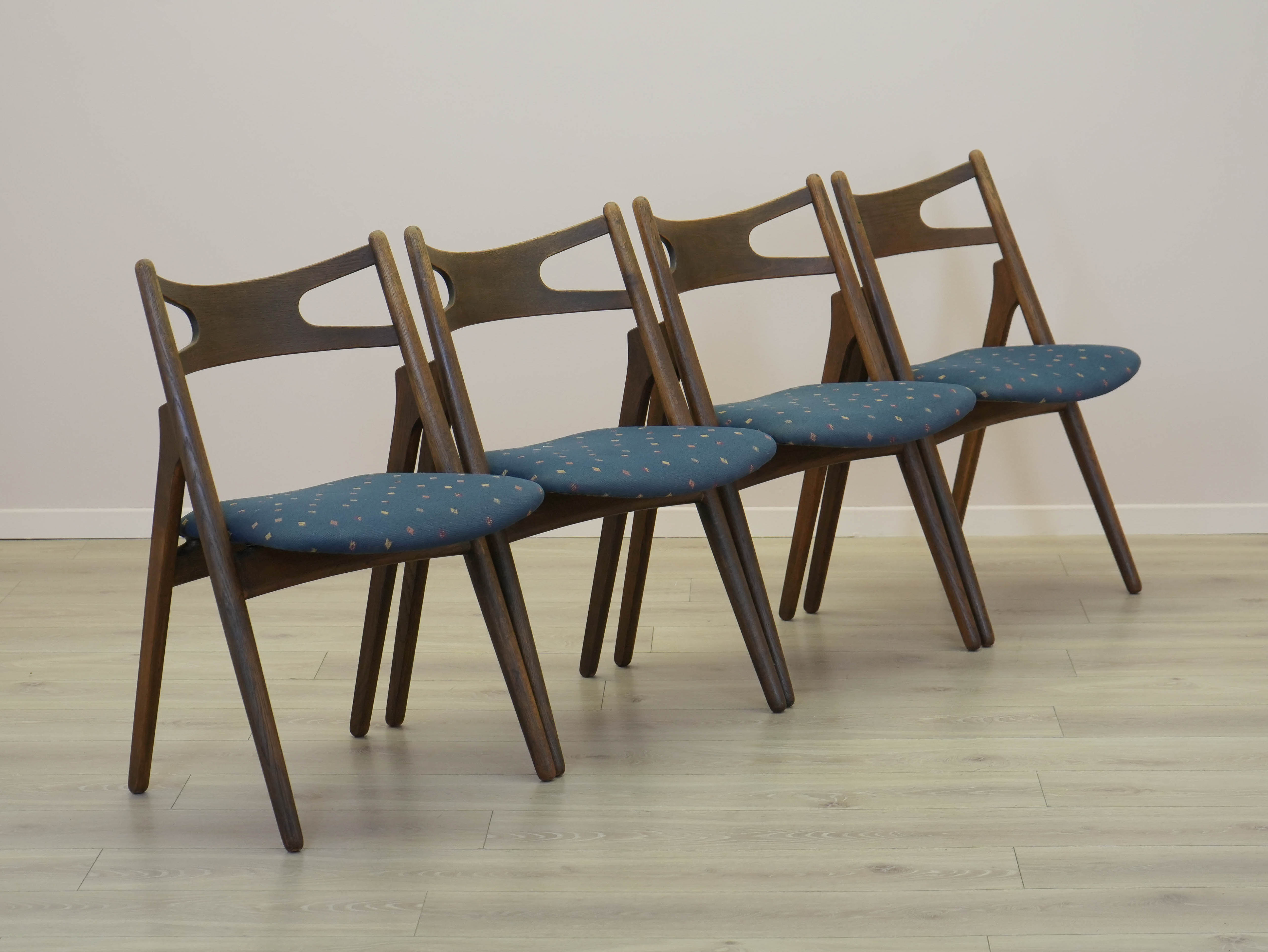 Set of 4 chairs made of oak 1960s Designer: Hans J. Wegner