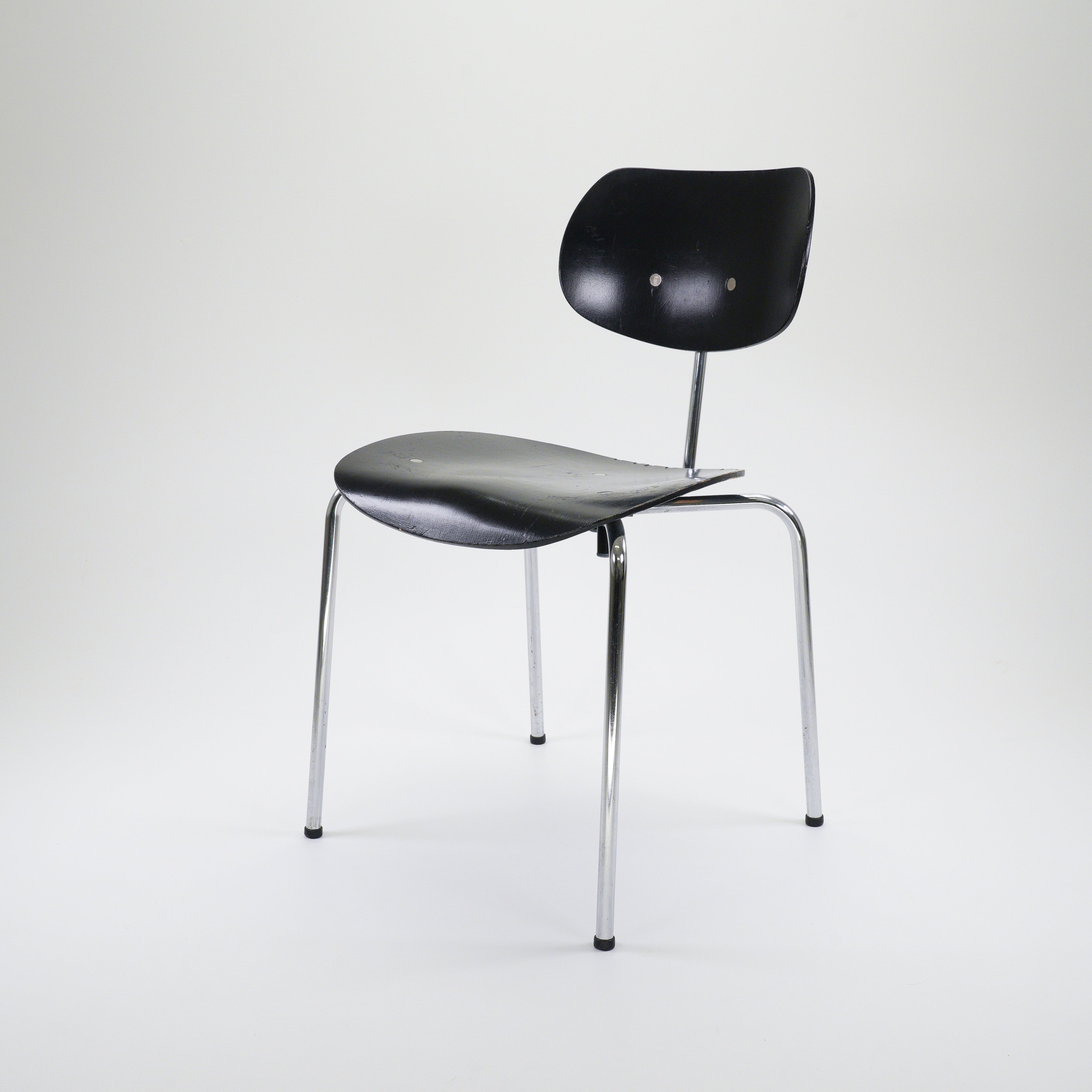 SE68 Stuhl Holz Chrom Schwarz