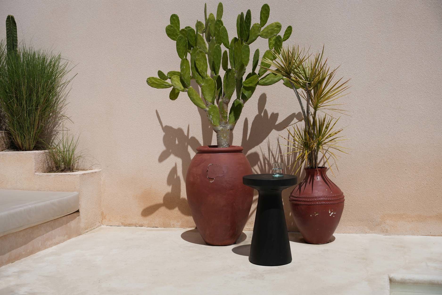 The Fiji side table Black ø40cm