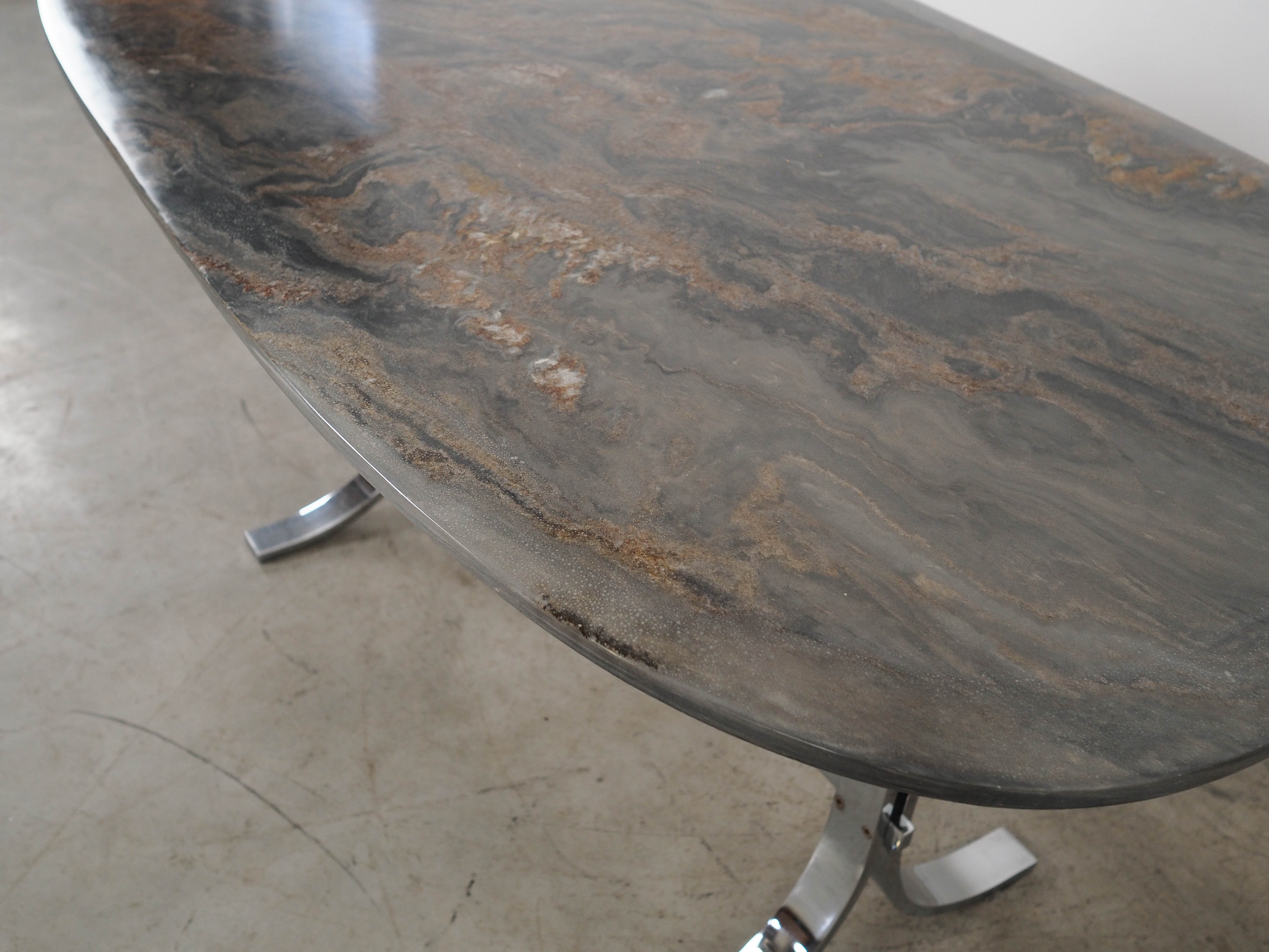 Steintisch 1980er Jahre