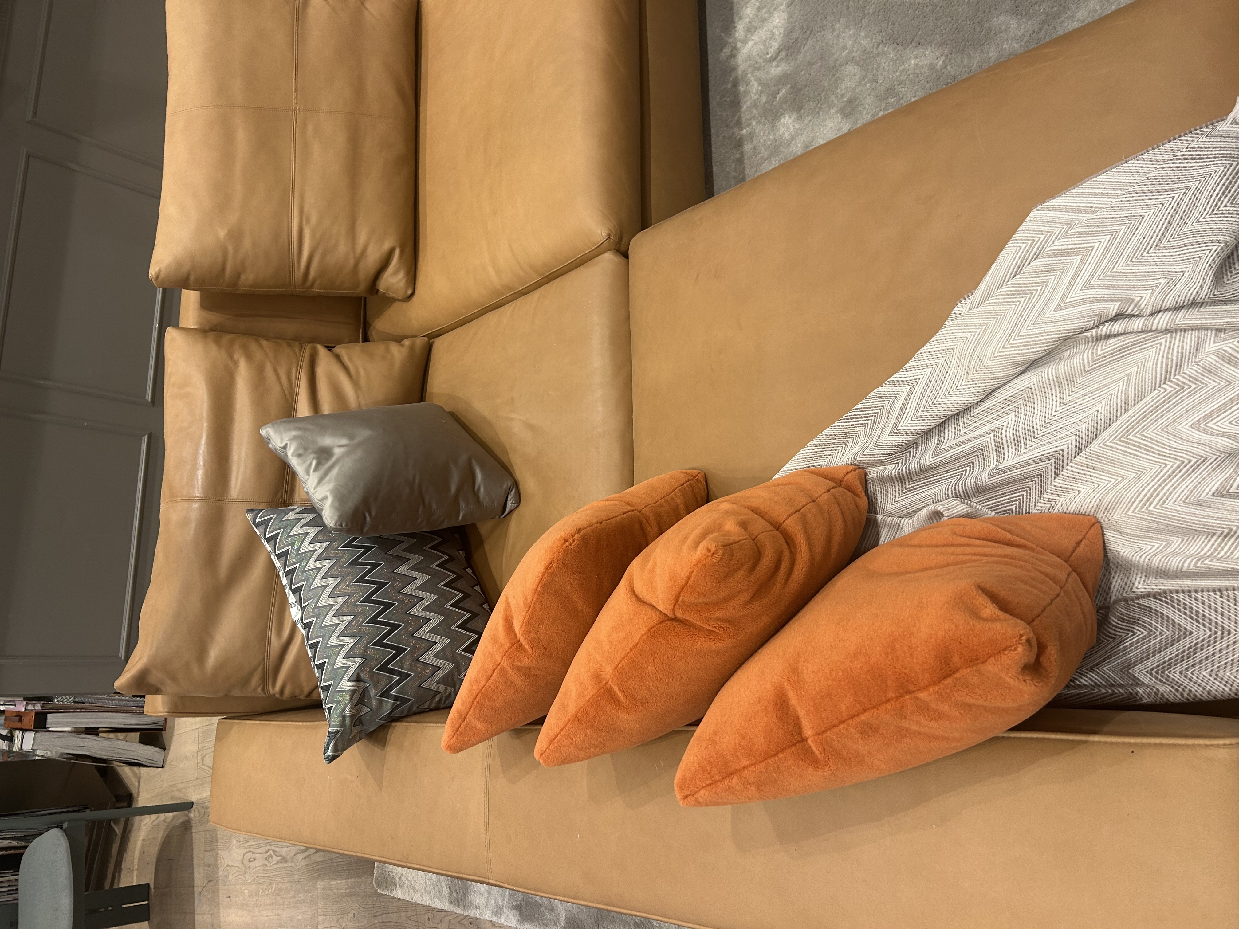 Molteni & C „Turner“ Leather Sofa with Ottoman & Cushions