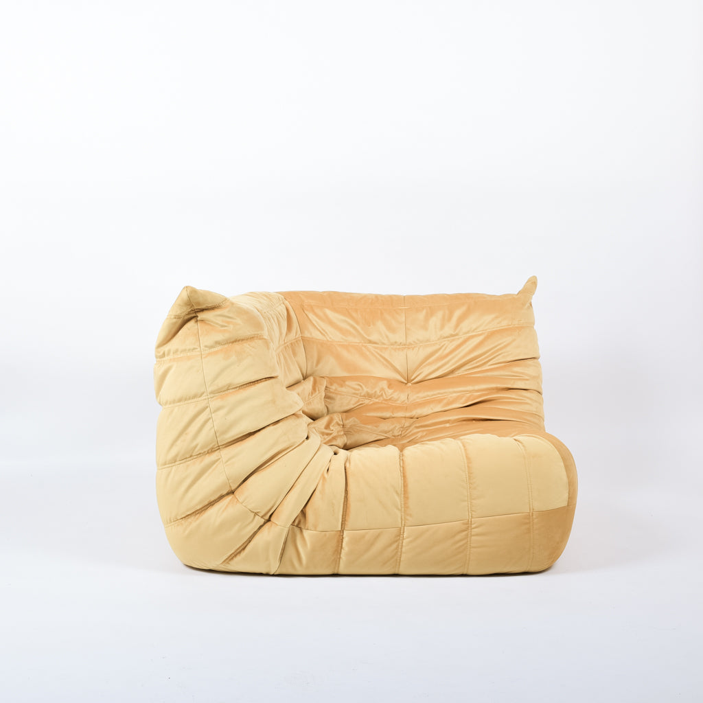 Togo Ecksofa Samt Gold