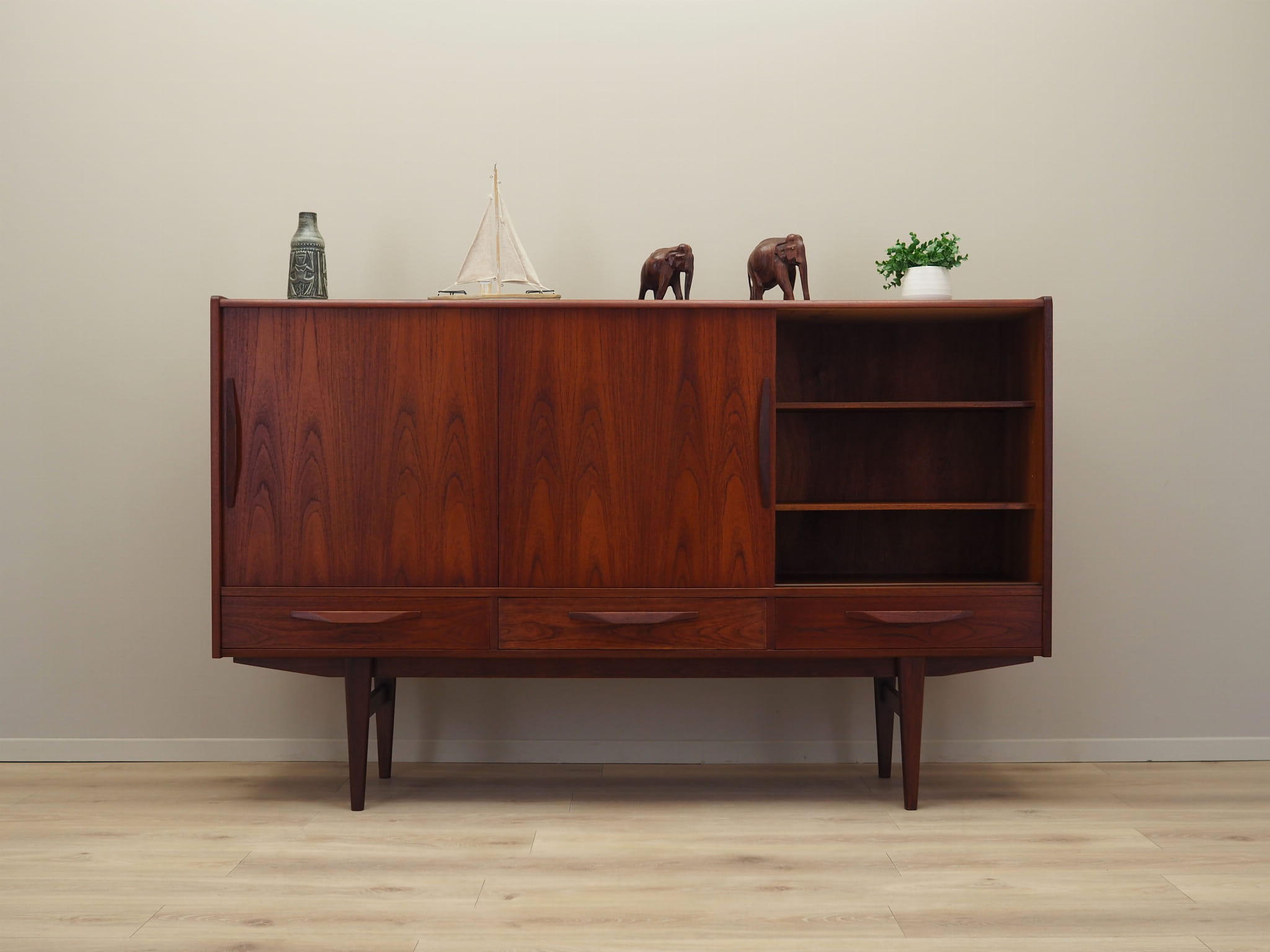 Highboard Holz Braun 1970er Jahre