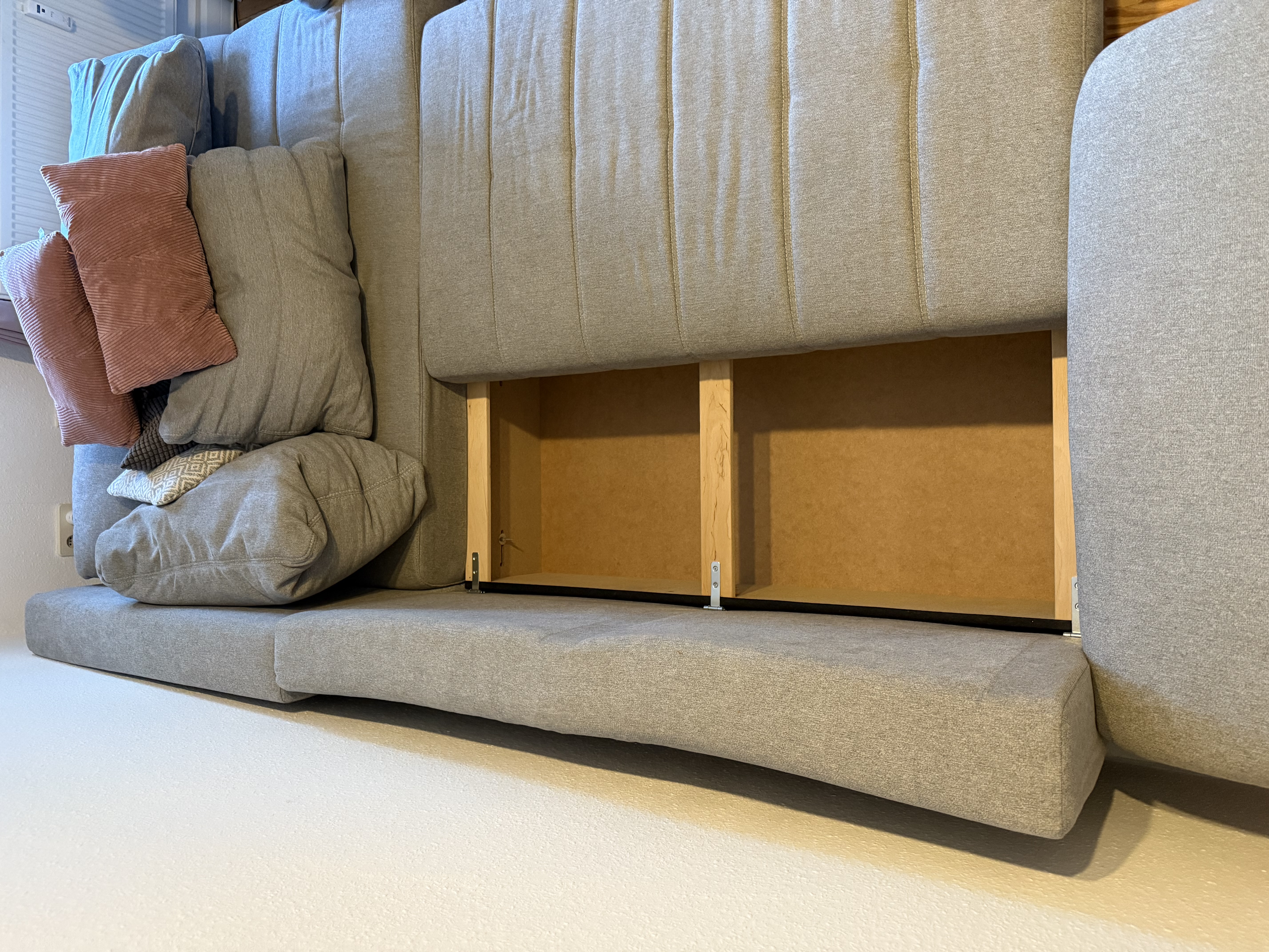 Ecksofa mit Schlaffunktion und Bettkasten