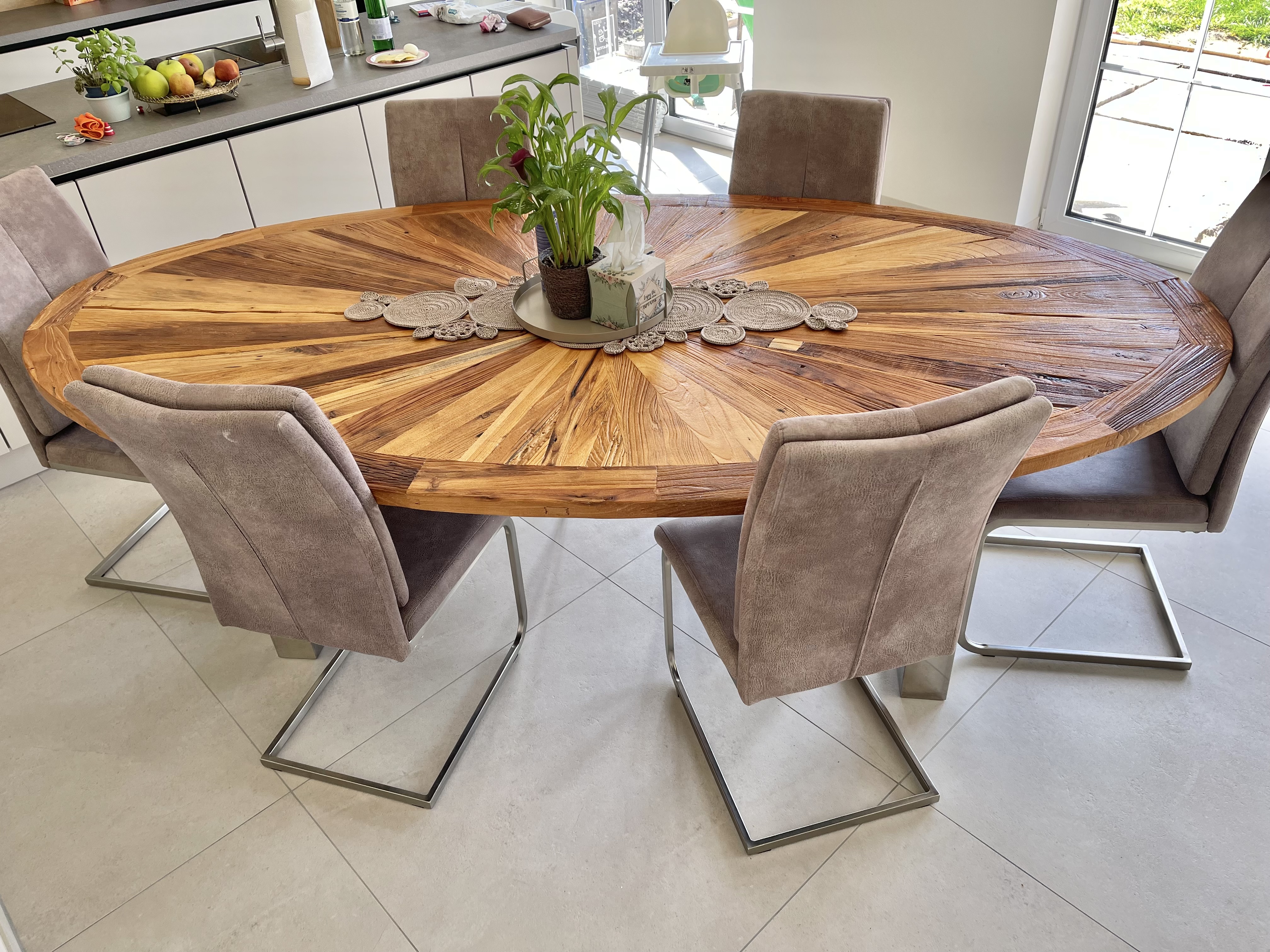 Oval dining table Elm wood Brown