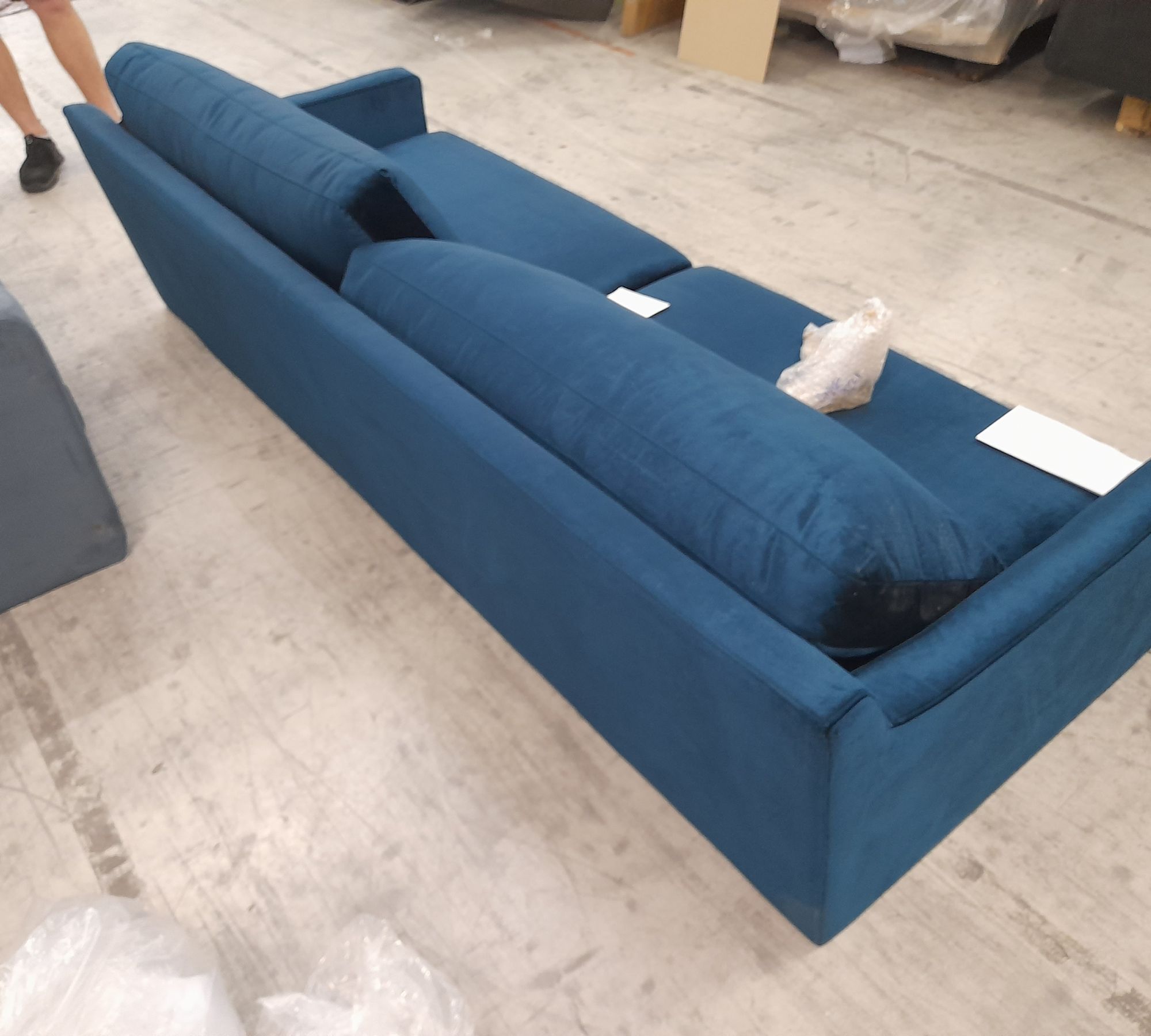 Astha Sofa 3-Sitzer Velour Lux Petro
