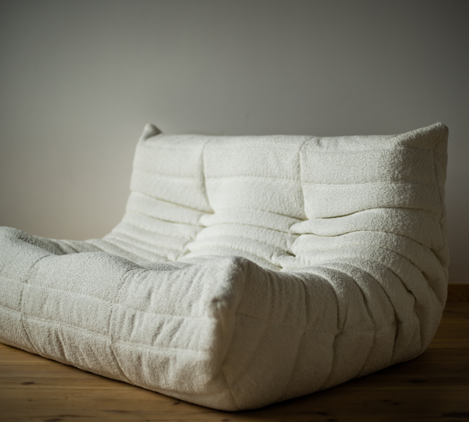 Togo Sofa 2-Sitzer Bouclé Weiß