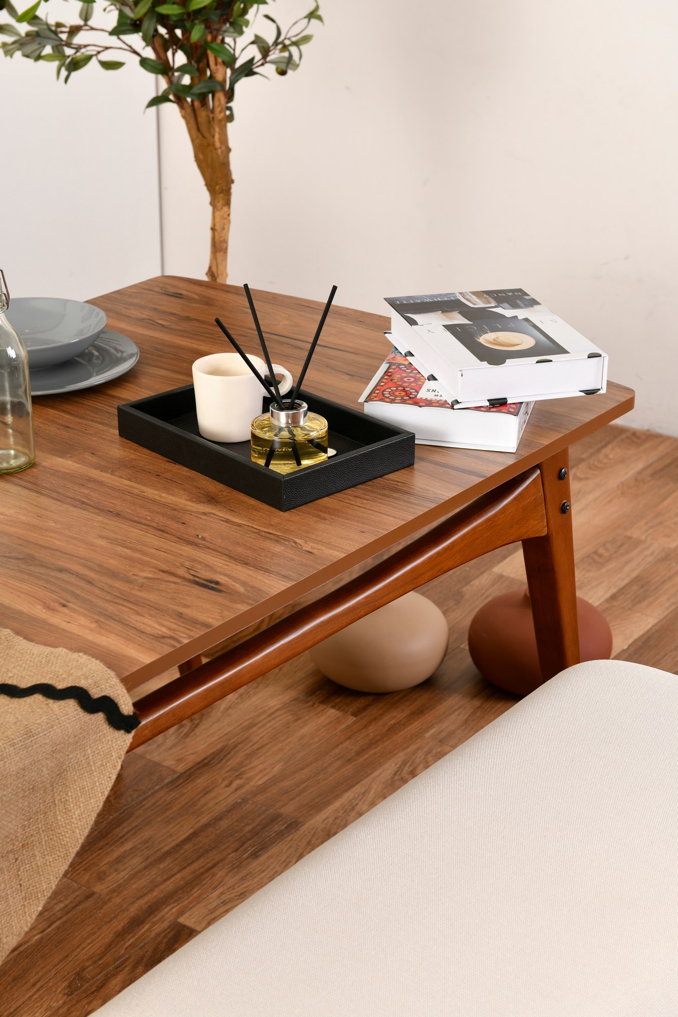 Touch Dining table set 4-pc. Nubuck leather Cream