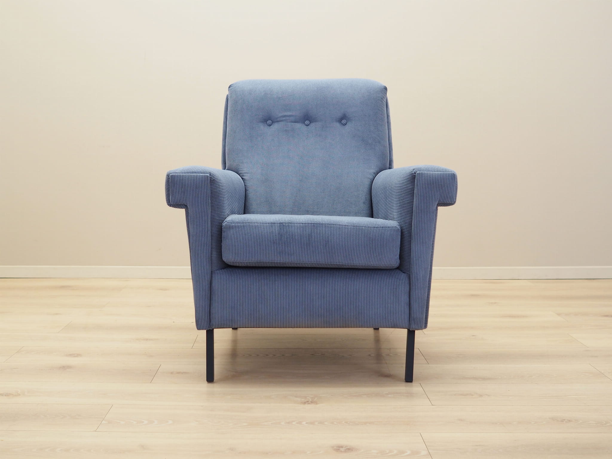 Poltrona con braccioli blu anni '70