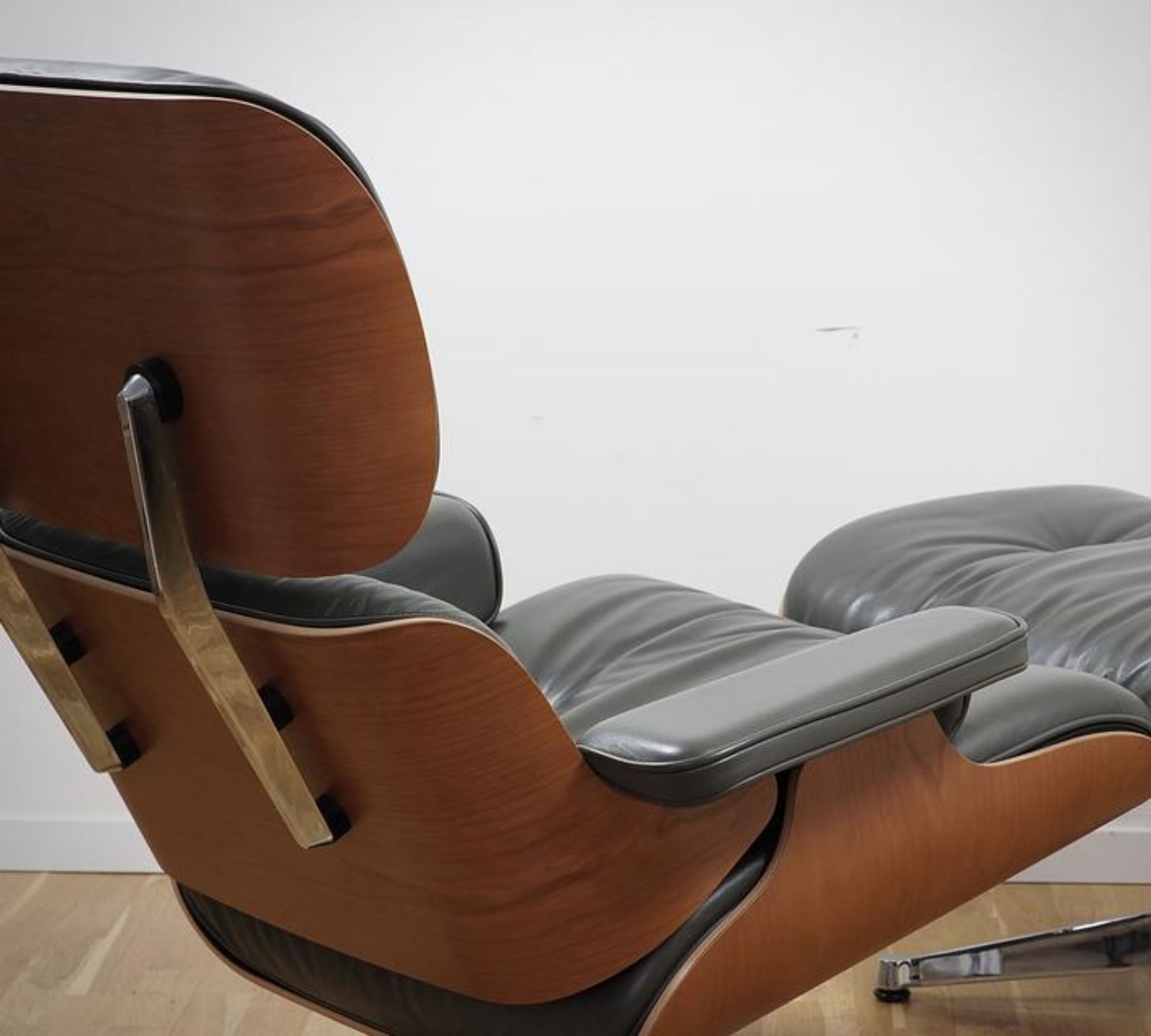 Eames Lounge Chair XL & Ottoman Leder Umbragrau