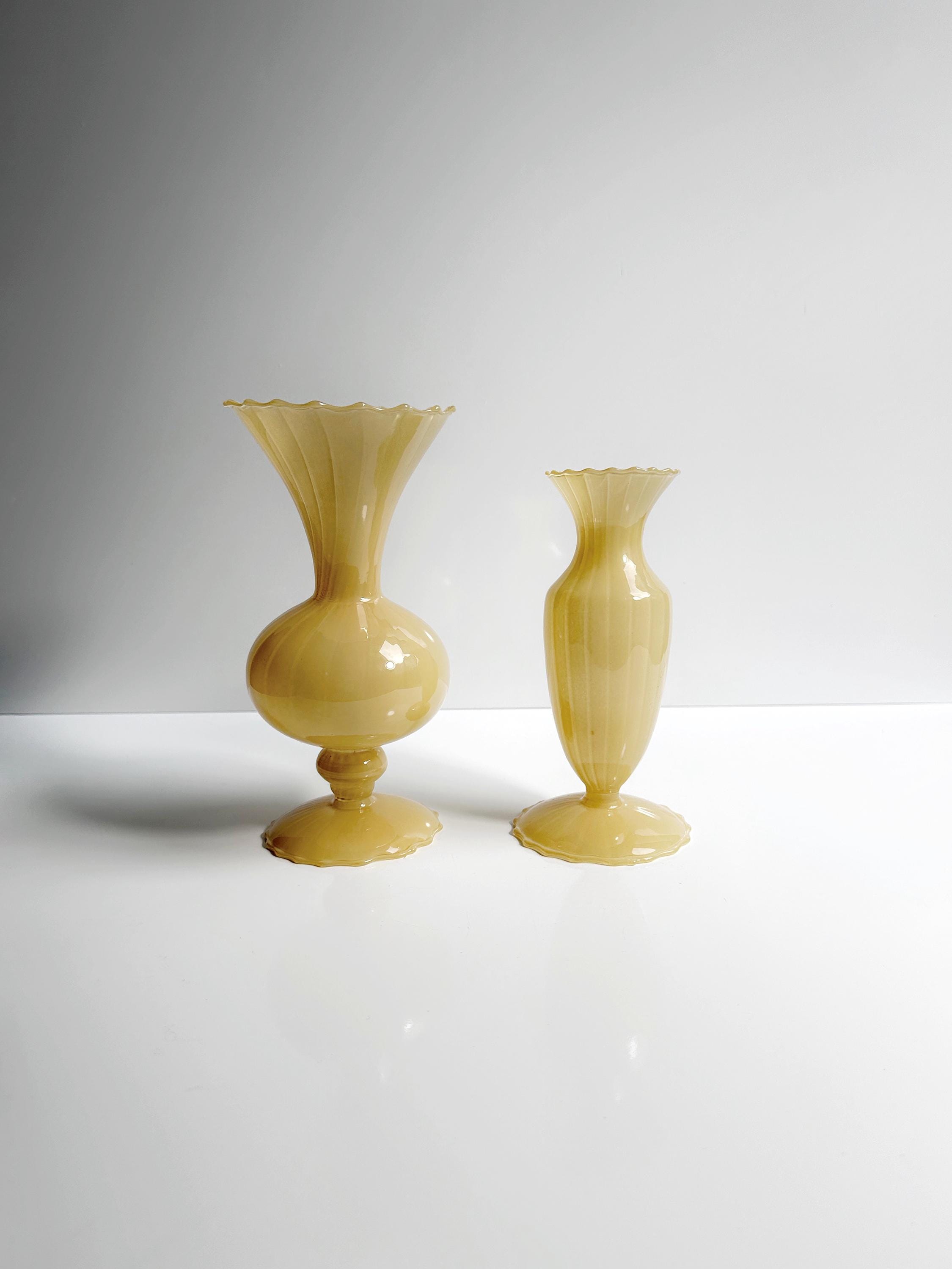 2x Vintage Swirl Vase Milchglas 1970er Jahre