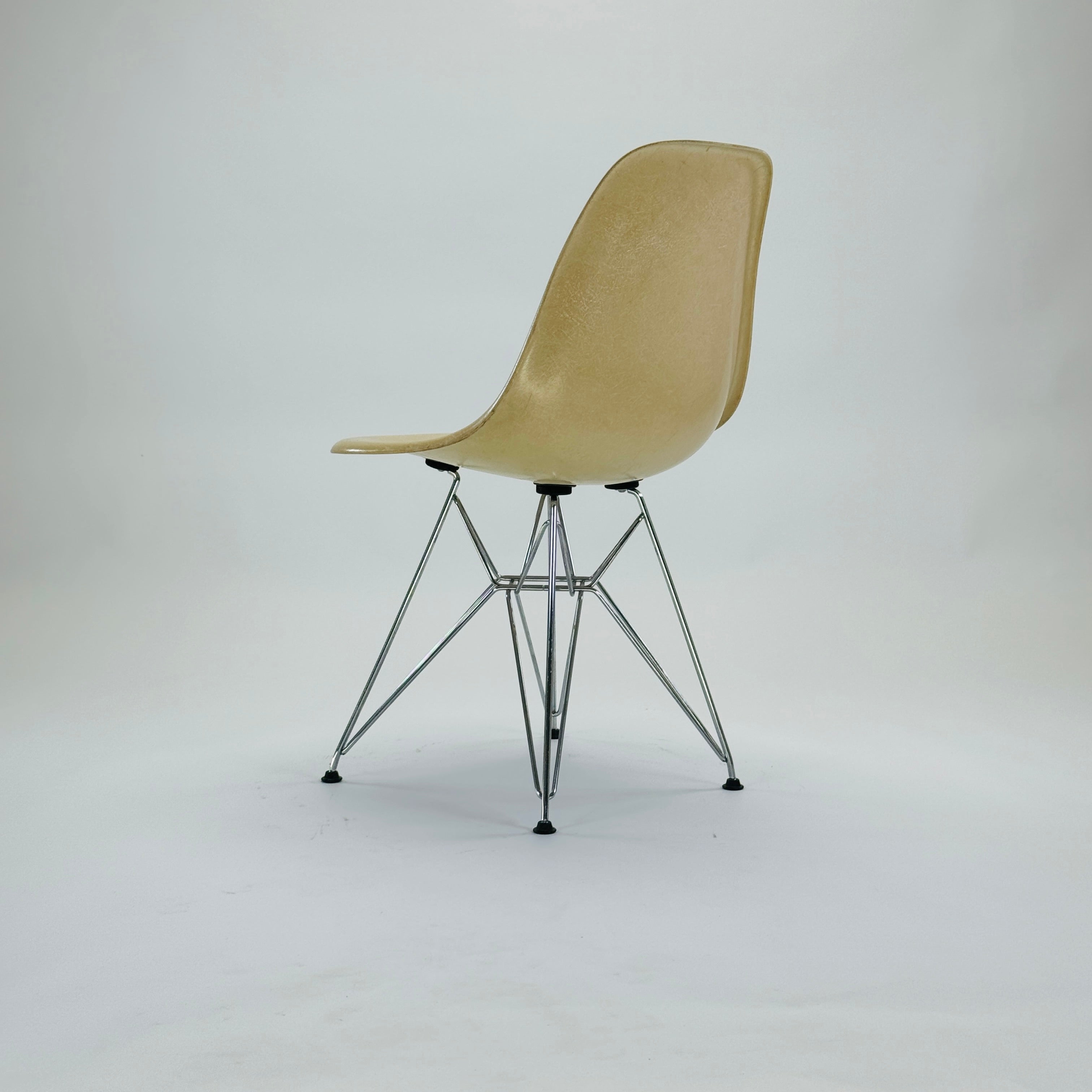 DSR Chair Fiberglas Beige