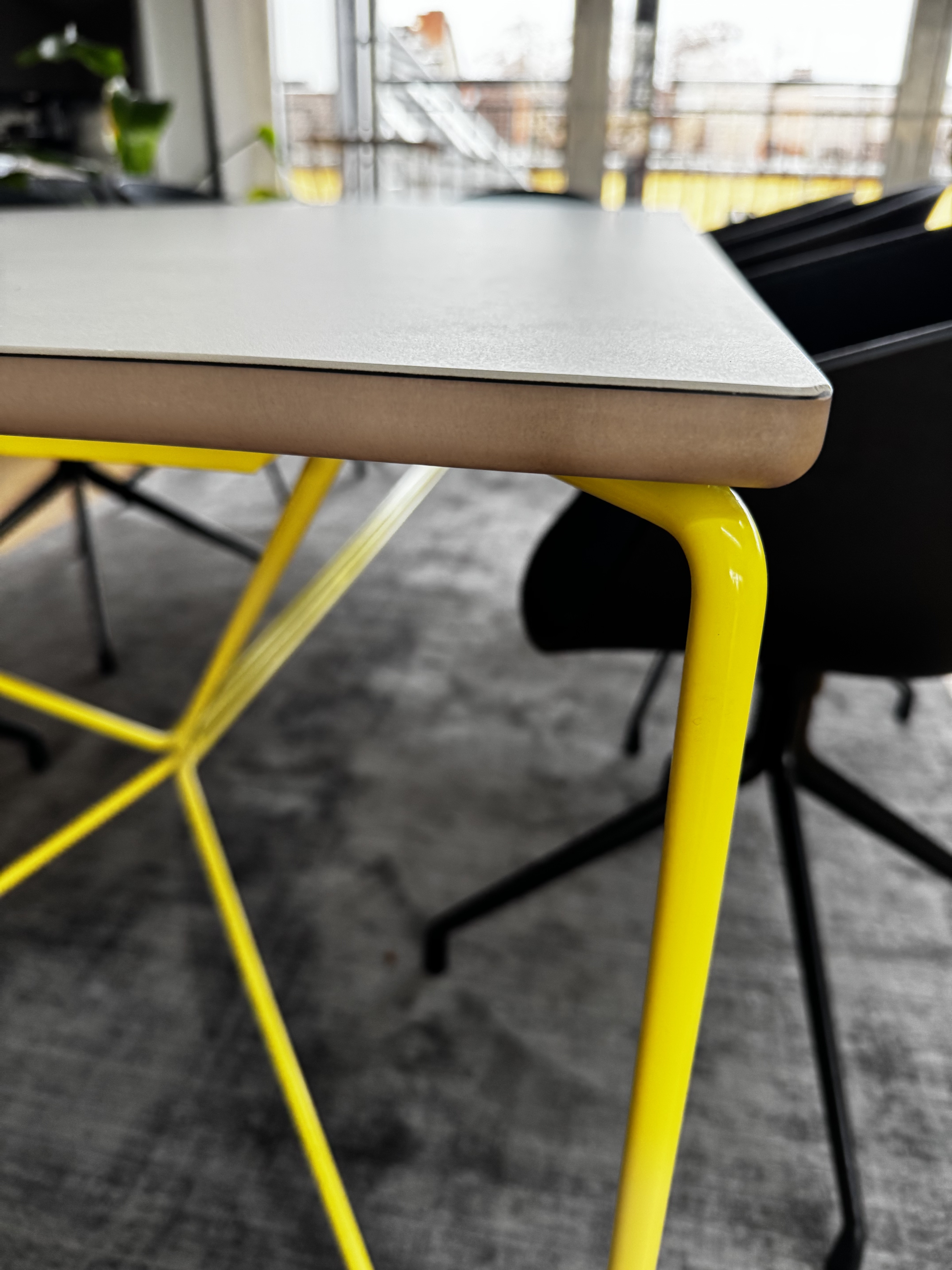 Same Same Esstisch Grau