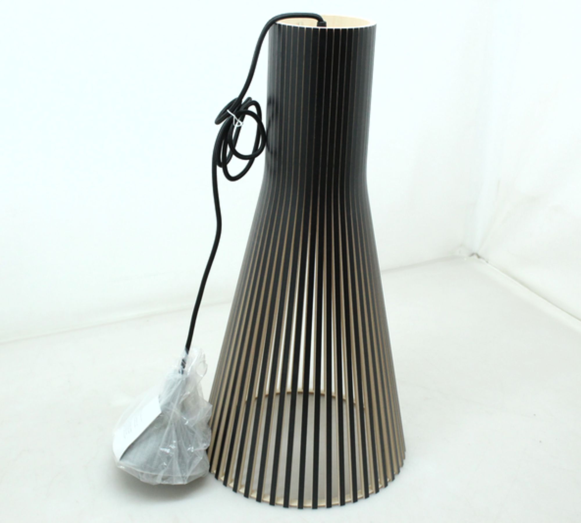 Secto 4200 Pendelleuchte Holz Schwarz Ø 30cm