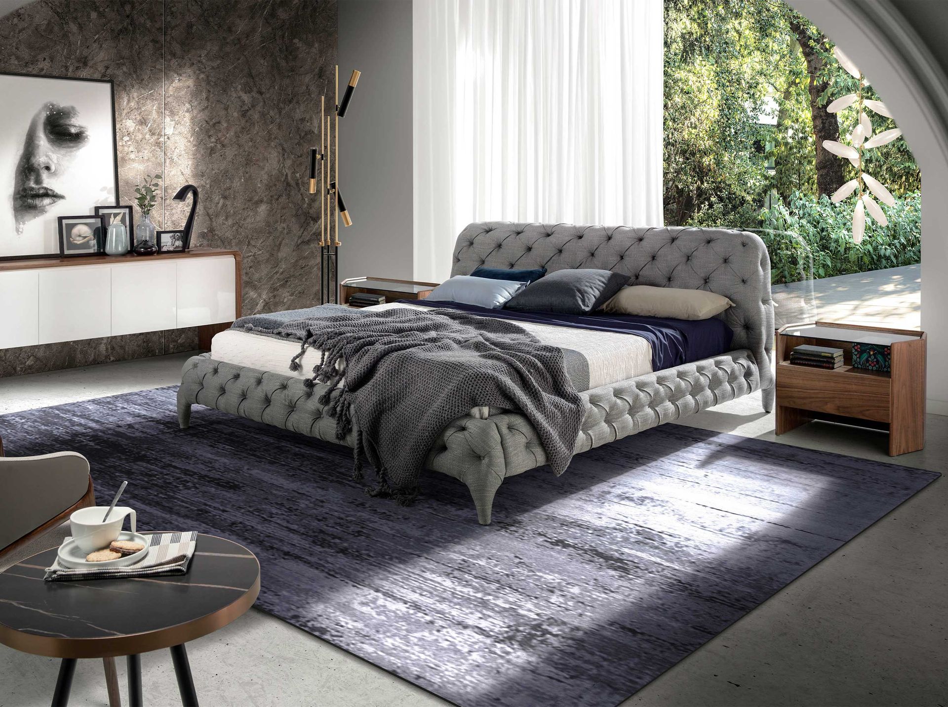 Comodino in noce con piano in vetro