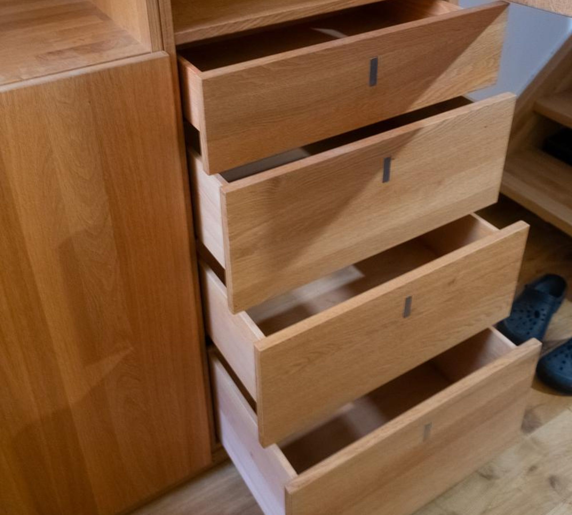 Cubus Korpussystem Kleiderschrank Massivholz Braun