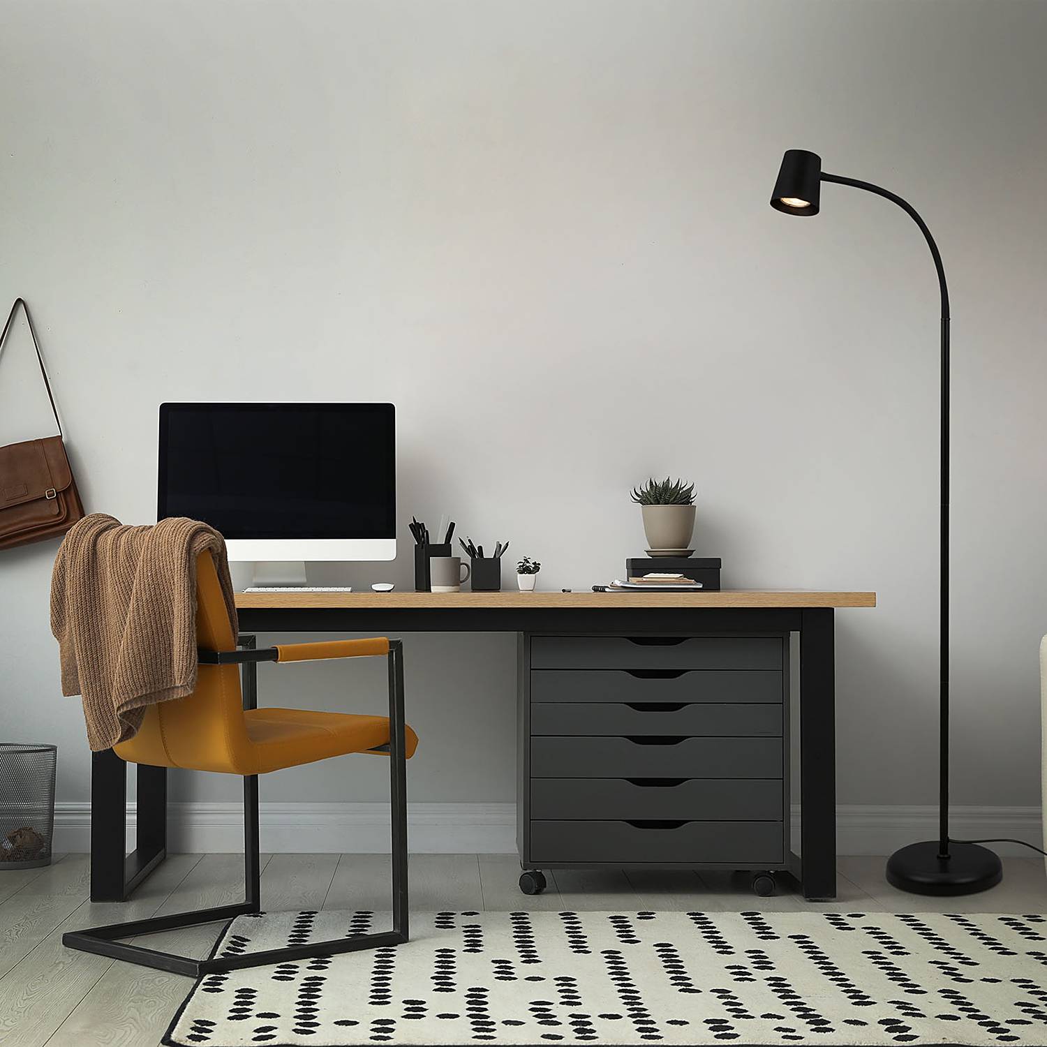 Cotosi Stehleuchte Aluminium Schwarz