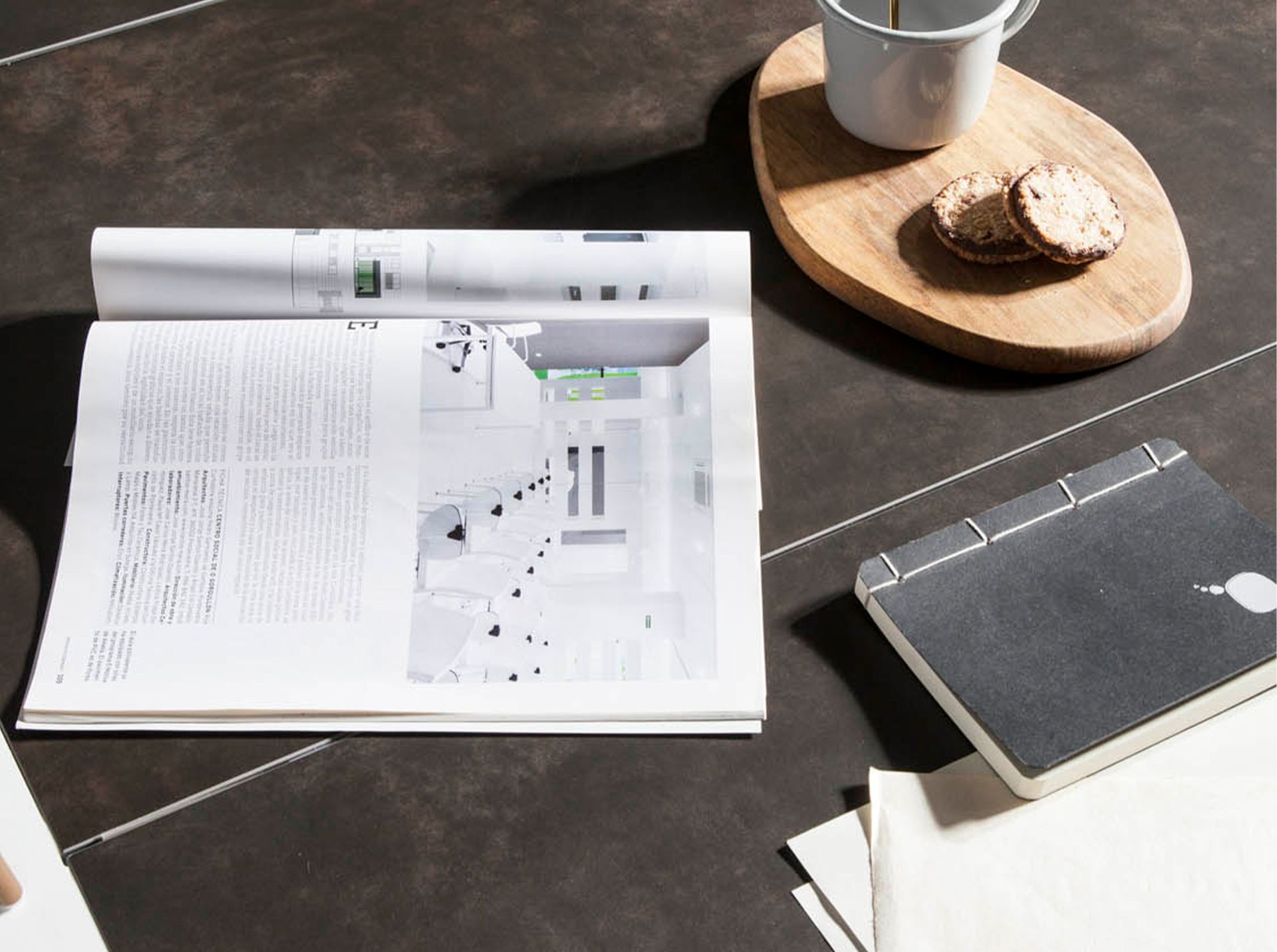 Esstisch Walnussholz Porzellan-Marmor