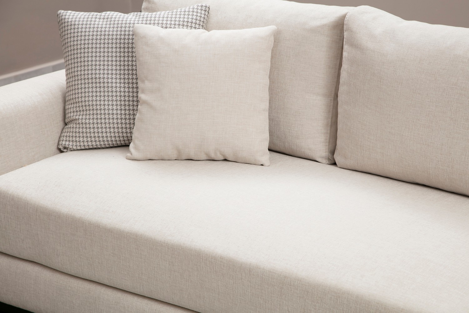 Line 2-Sitzer Sofa Creme