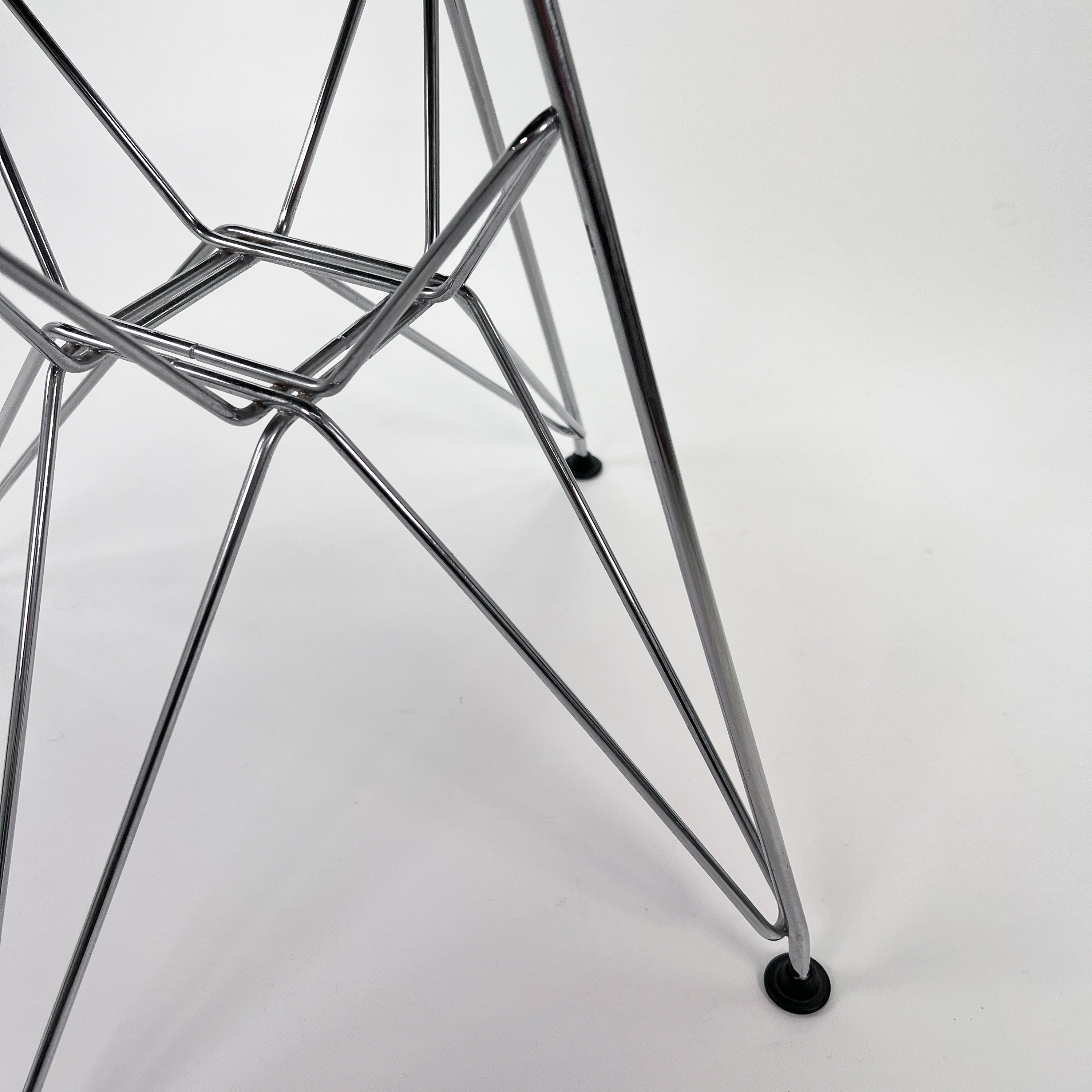 DSR Stuhl Plastik Chrom Tiefschwarz