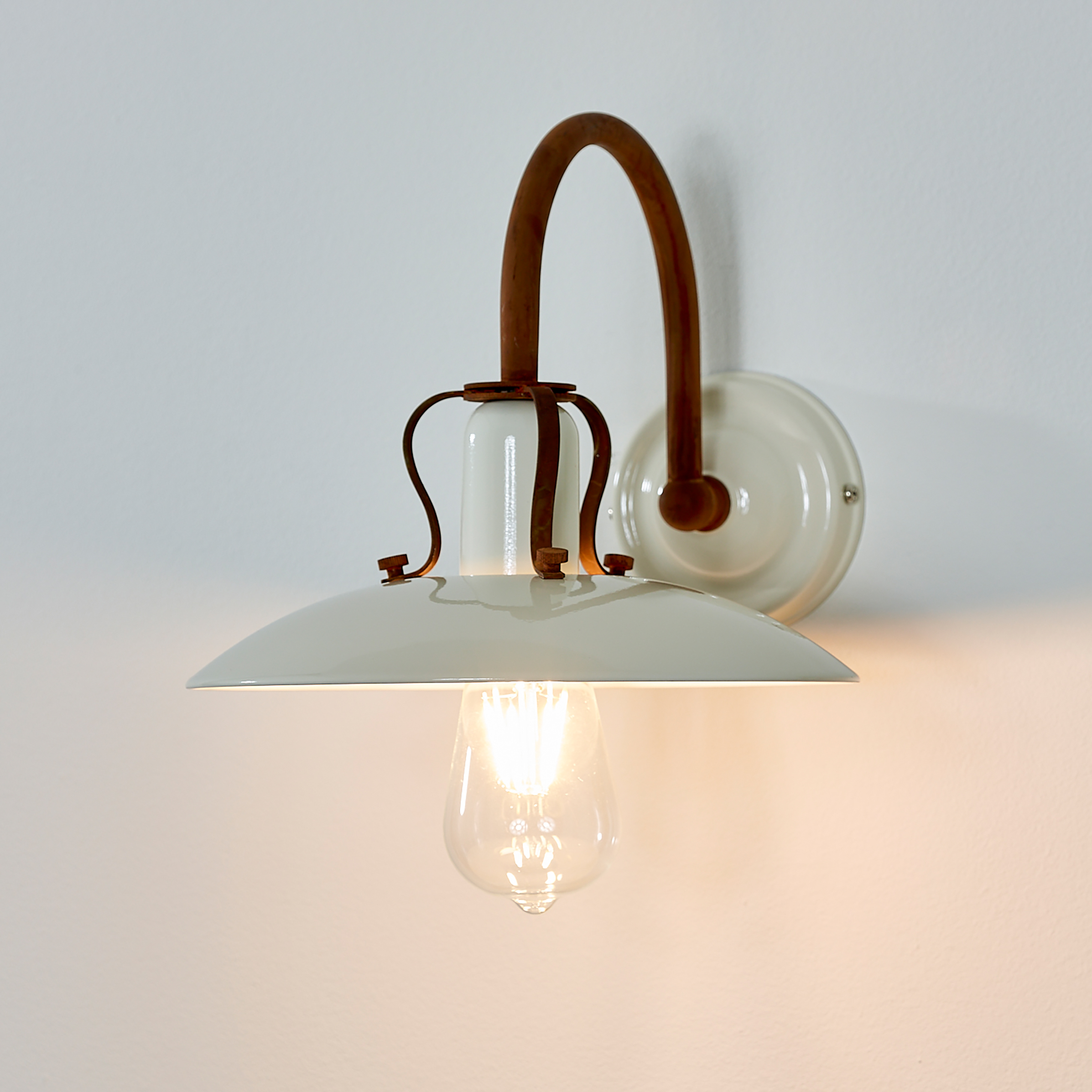 Römer Wandleuchte Eisen Beige