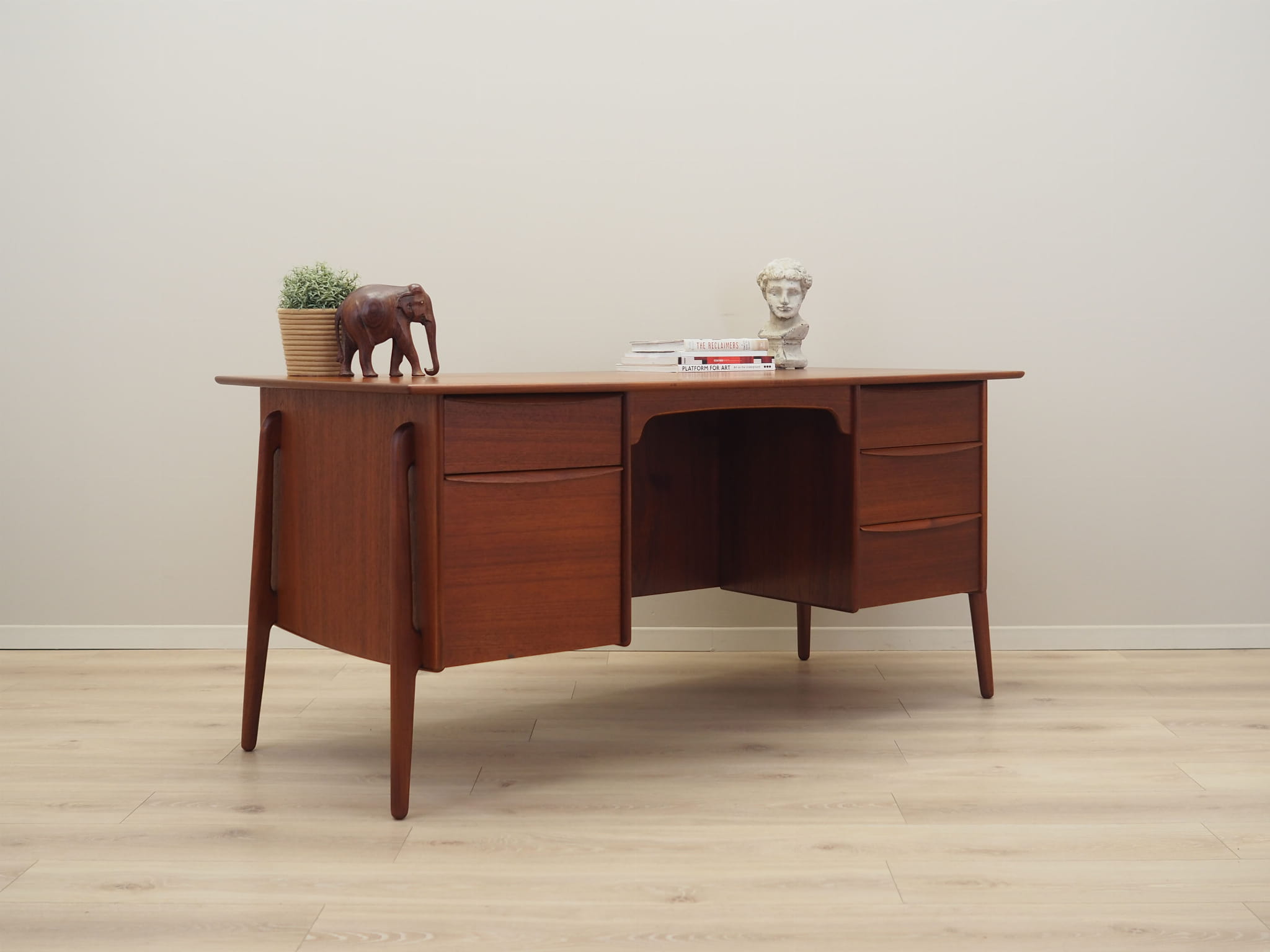Vintage Schreibtisch Teakholz Braun 1960er Jahre