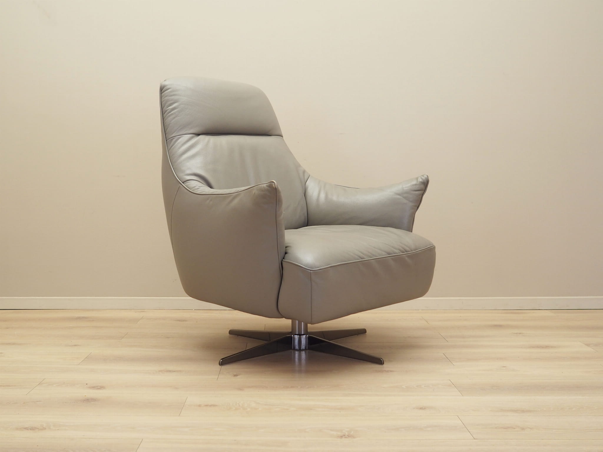 Swiveling armchair leather 1990s