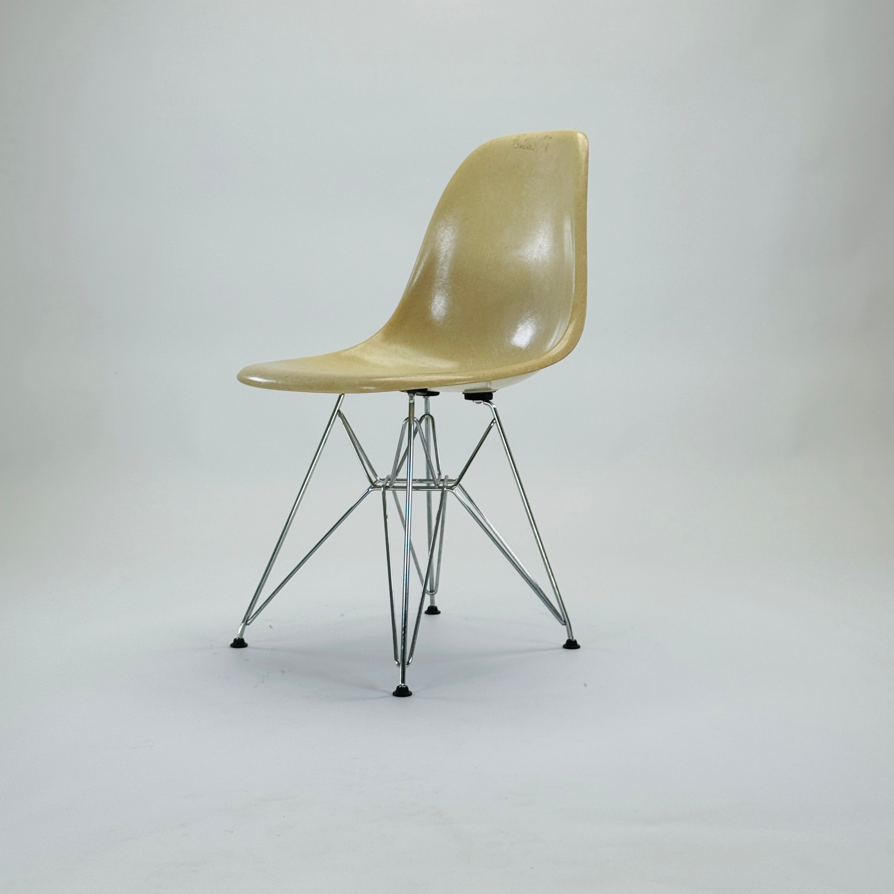 DSR Chair Fiberglas Beige