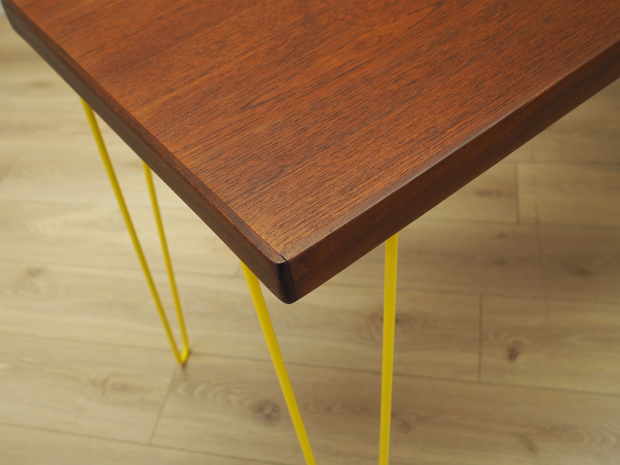 Scrivania in legno multicolore anni '70