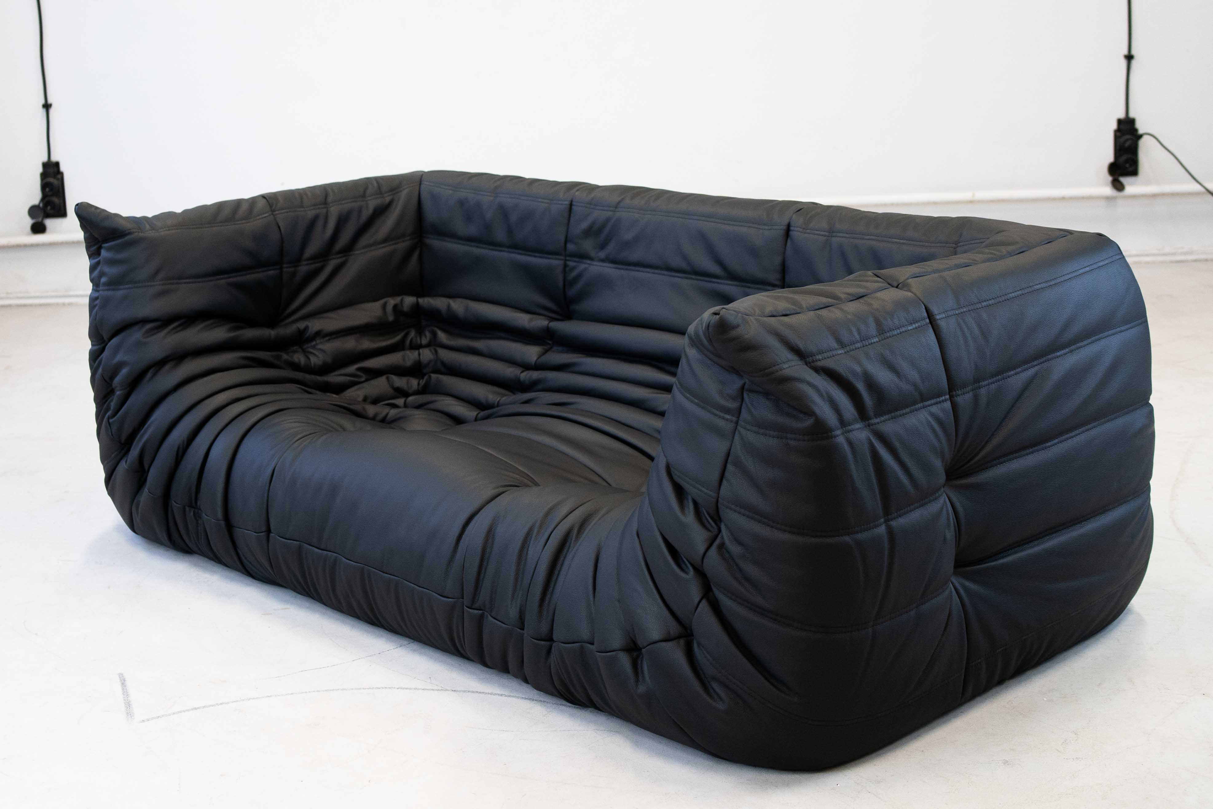 Togo Sofa 2 Sitzer mit Armlehne Madras Leder Schwarz
