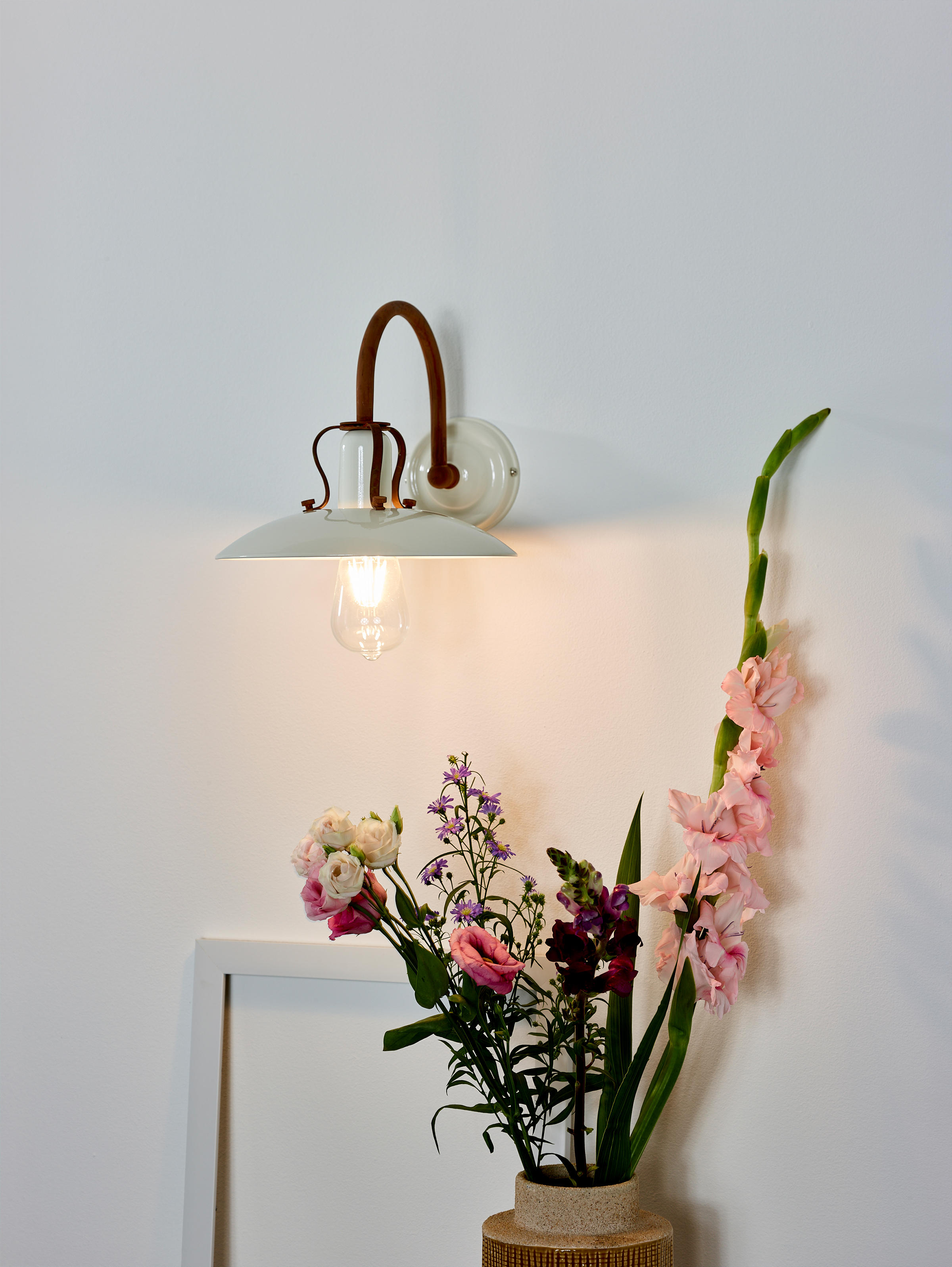 Römer Wandleuchte Eisen Beige