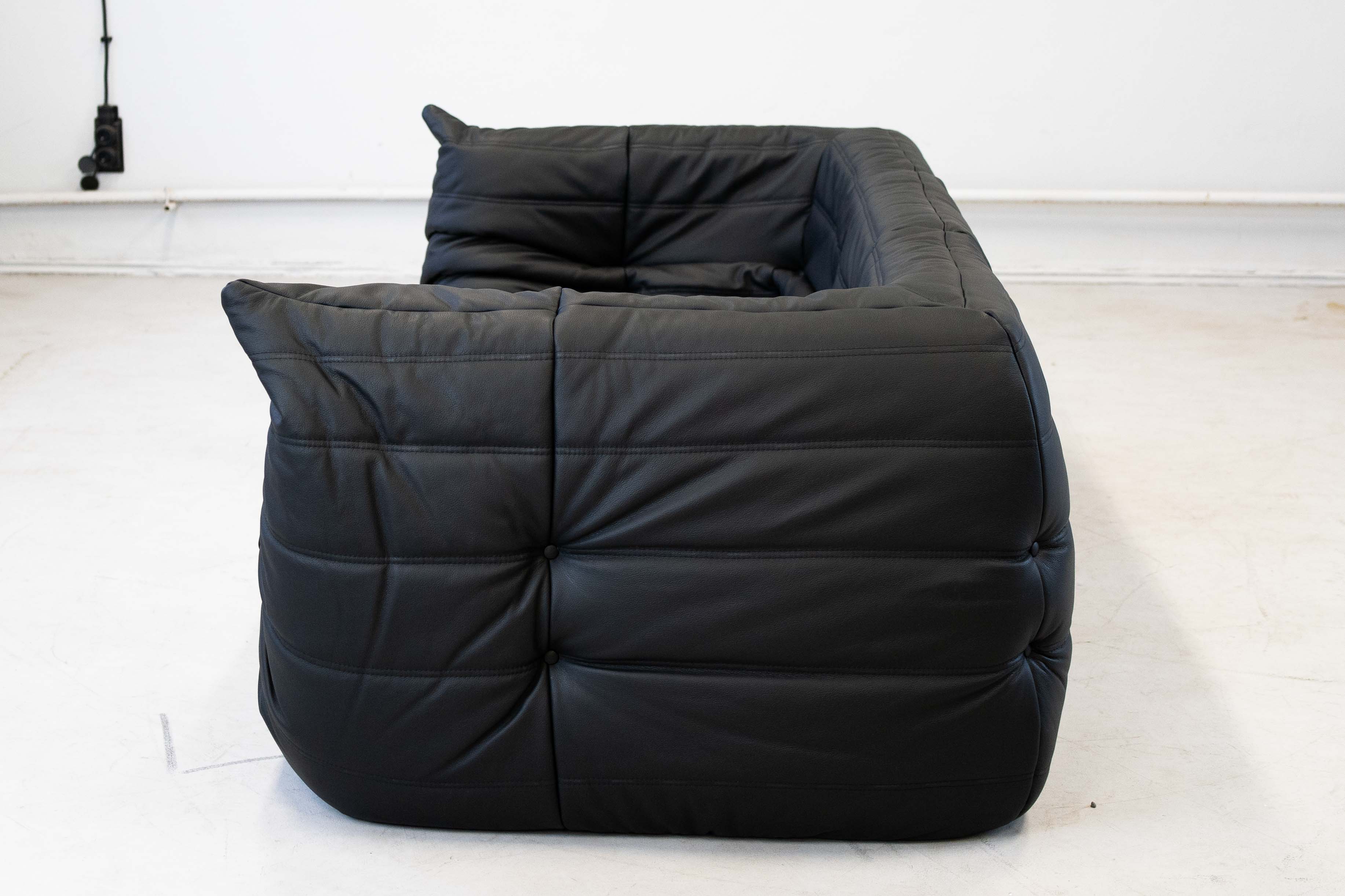 Togo Sofa 2-seater with armrest Madras leather Black