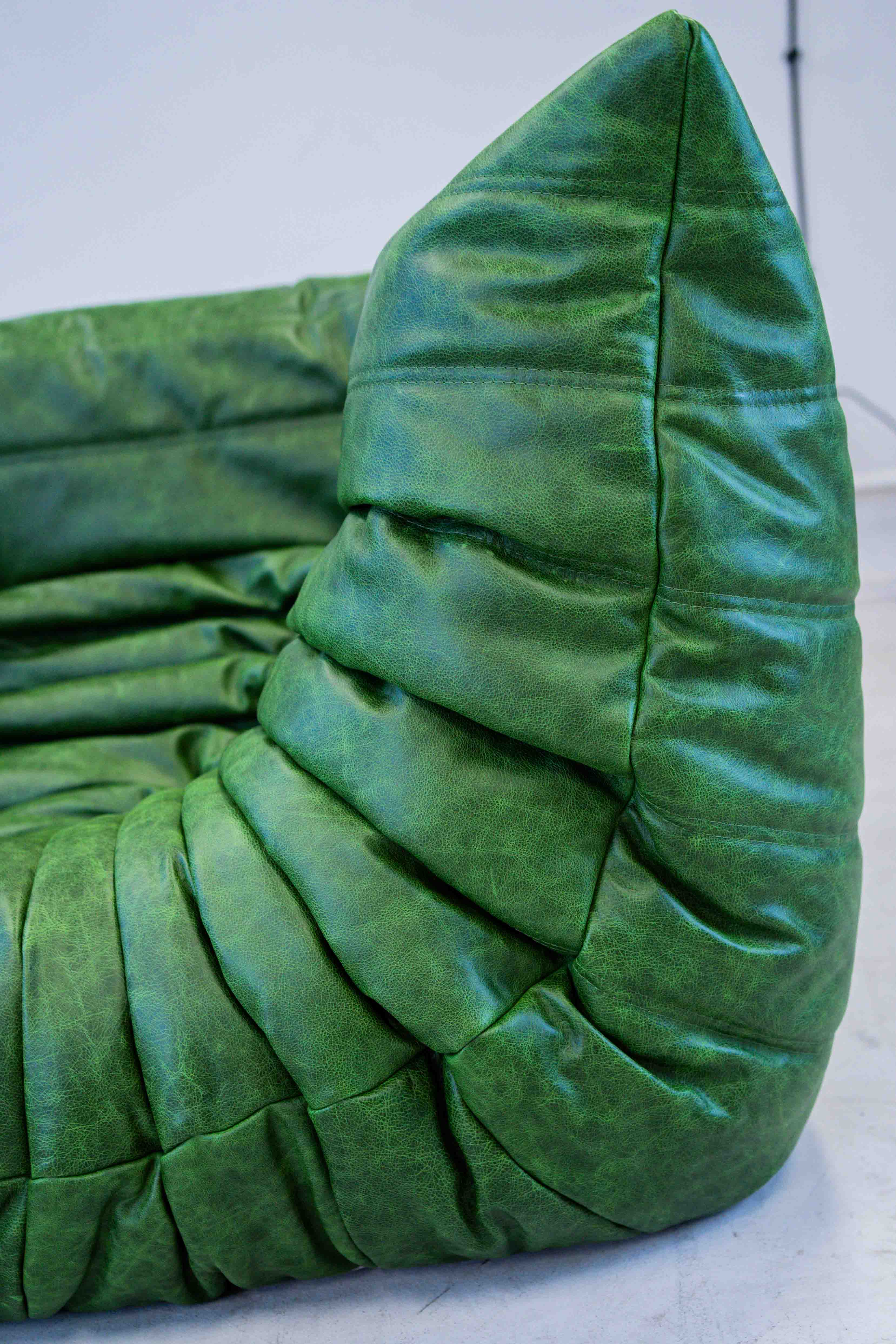 Divano Togo 2 posti con braccioli in pelle pull-up verde