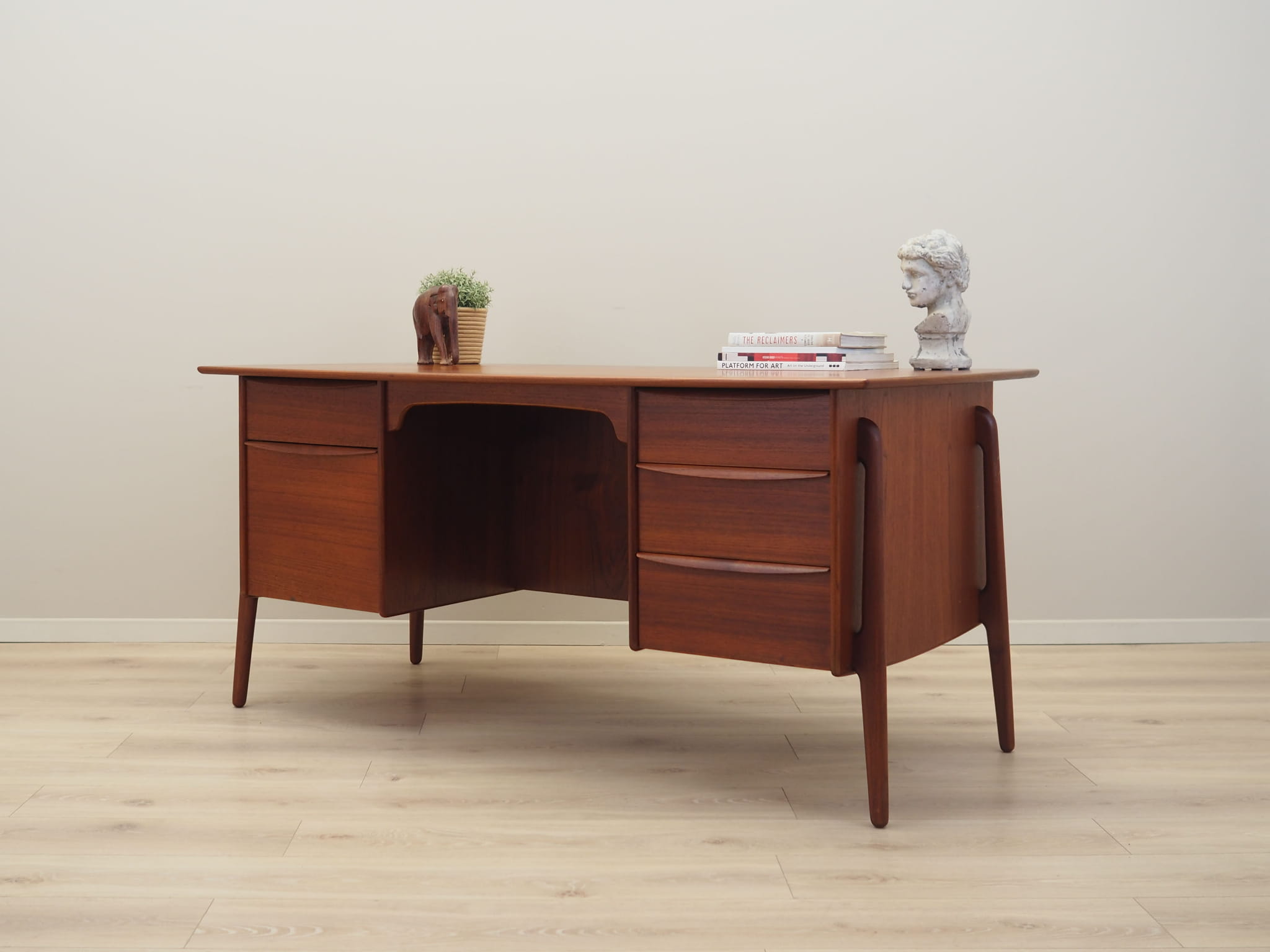 Vintage Schreibtisch Teakholz Braun 1960er Jahre